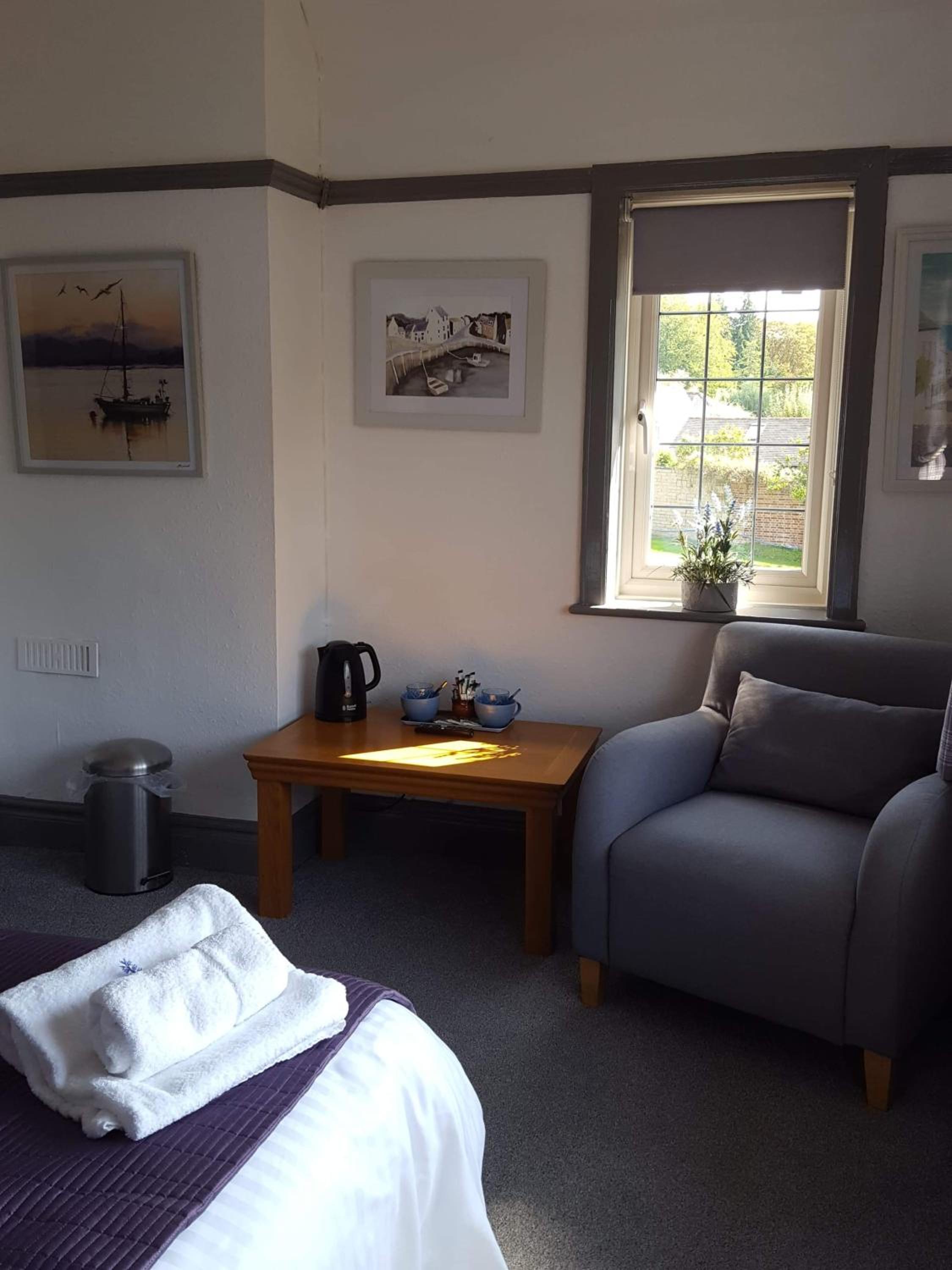 Double Room with Private Bathroom - Photo 3