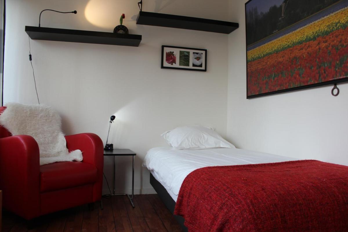 Single Room with Private Bathroom photo 1
