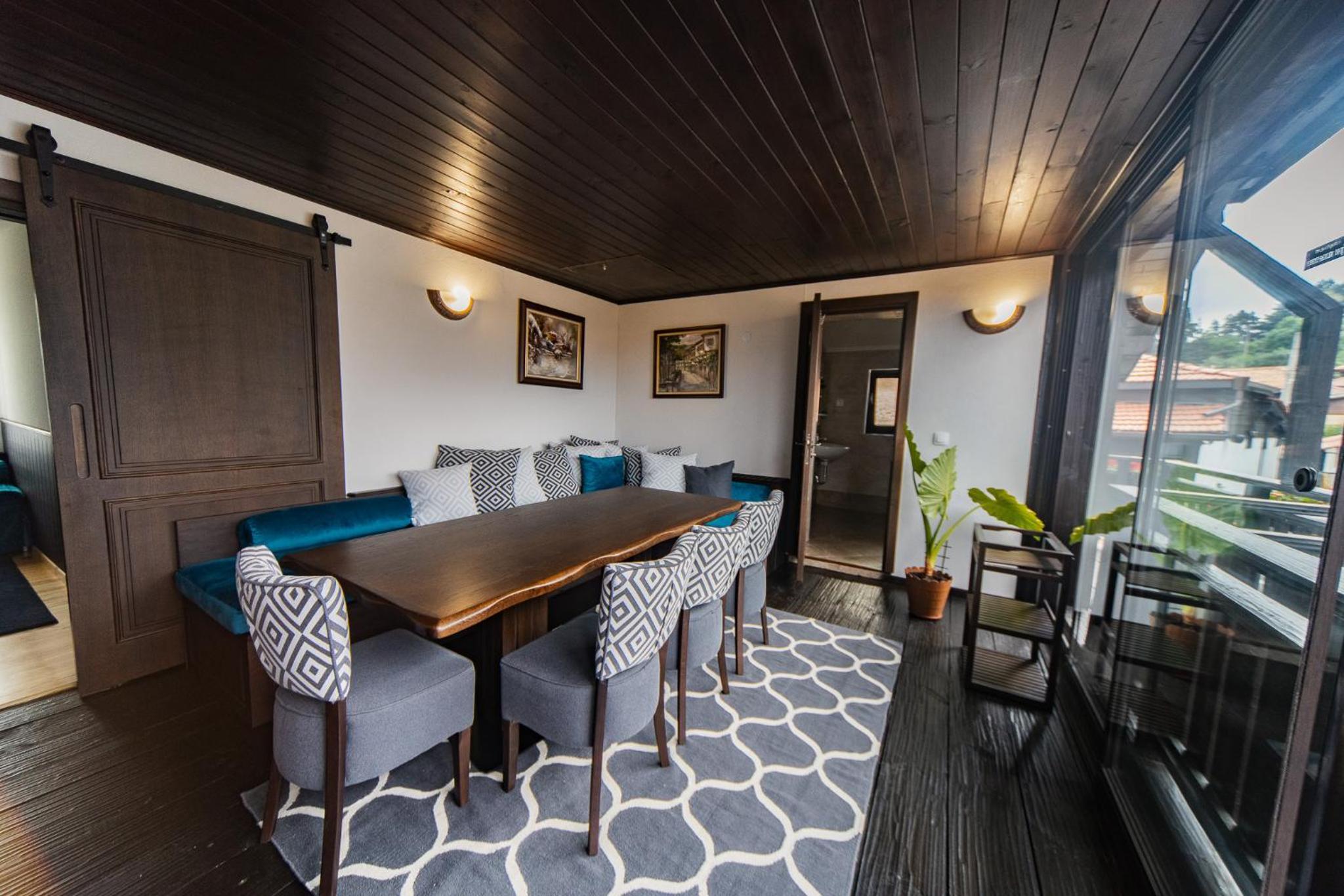 Apartment with Mountain View - Photo 4