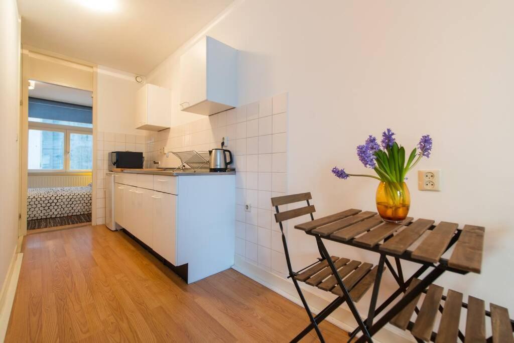 One-Bedroom Apartment photo 2
