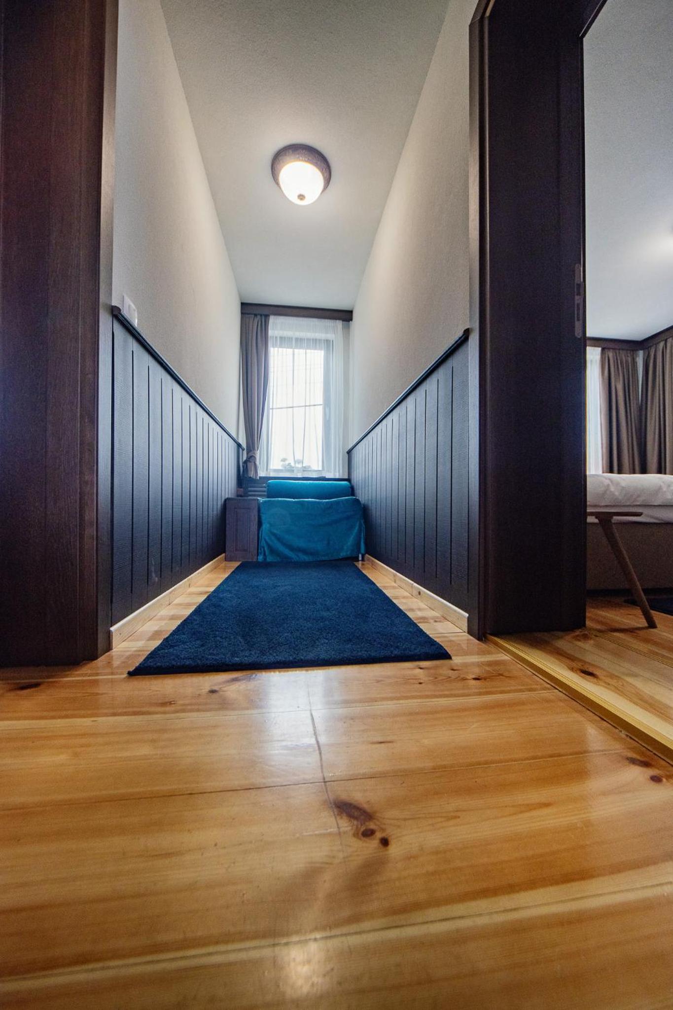 Apartment with Mountain View - Photo 3
