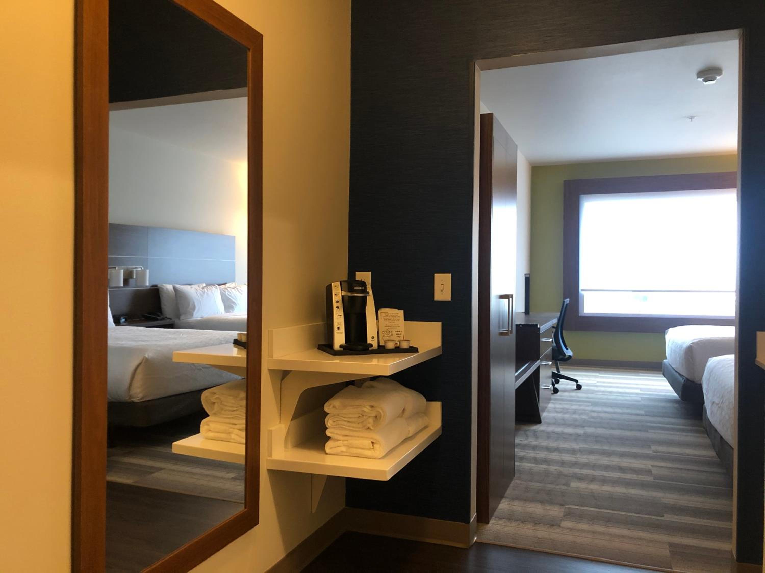 Queen Room with Two Queen Beds - Hearing Accessible/Non-Smoking - Photo 3
