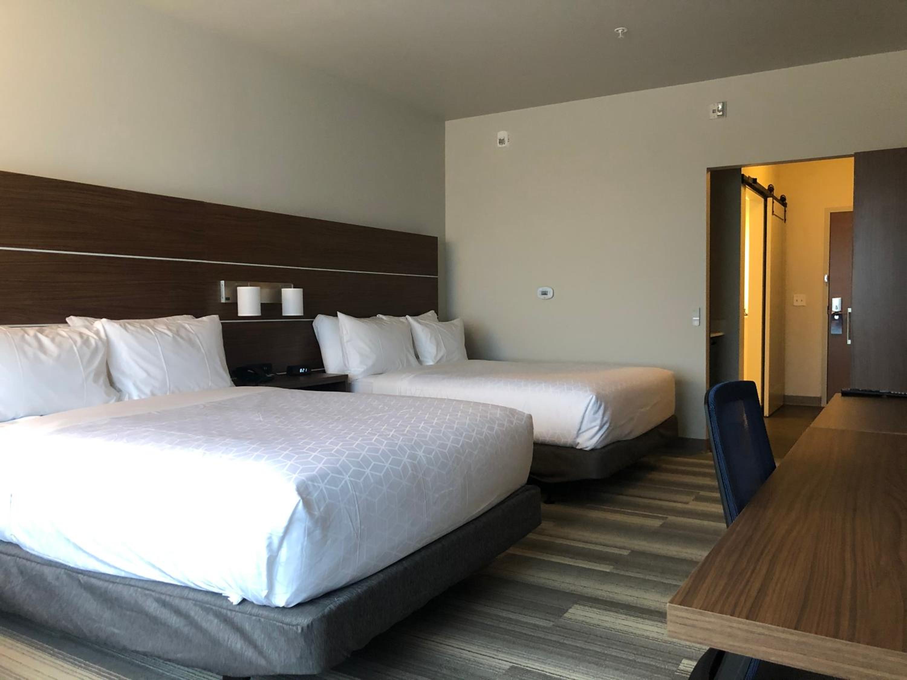 Queen Suite with Two Queen Beds and Sofa Bed - Photo 1