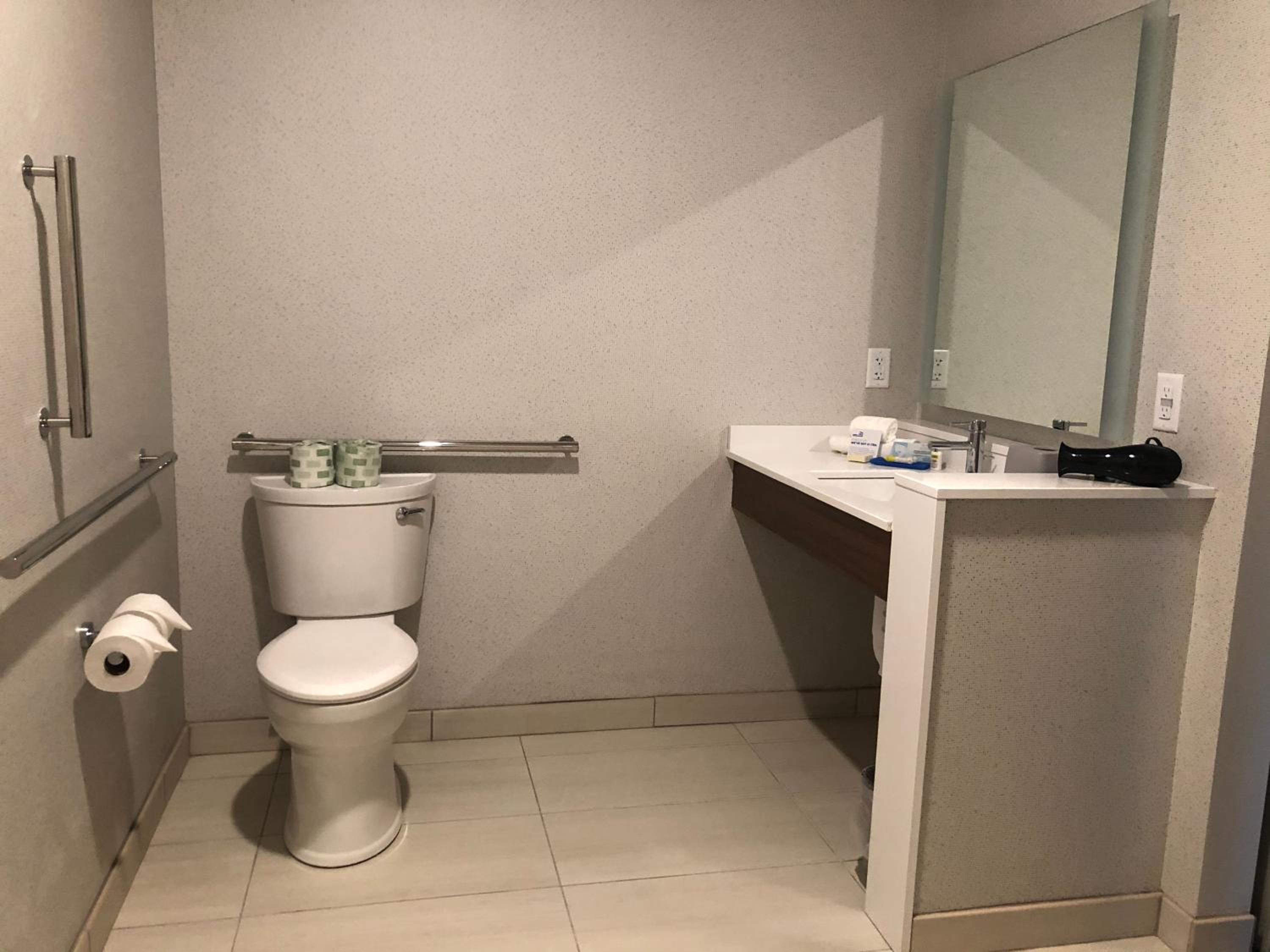 Standard King Room with Mobility Accessible Tub - Photo 3