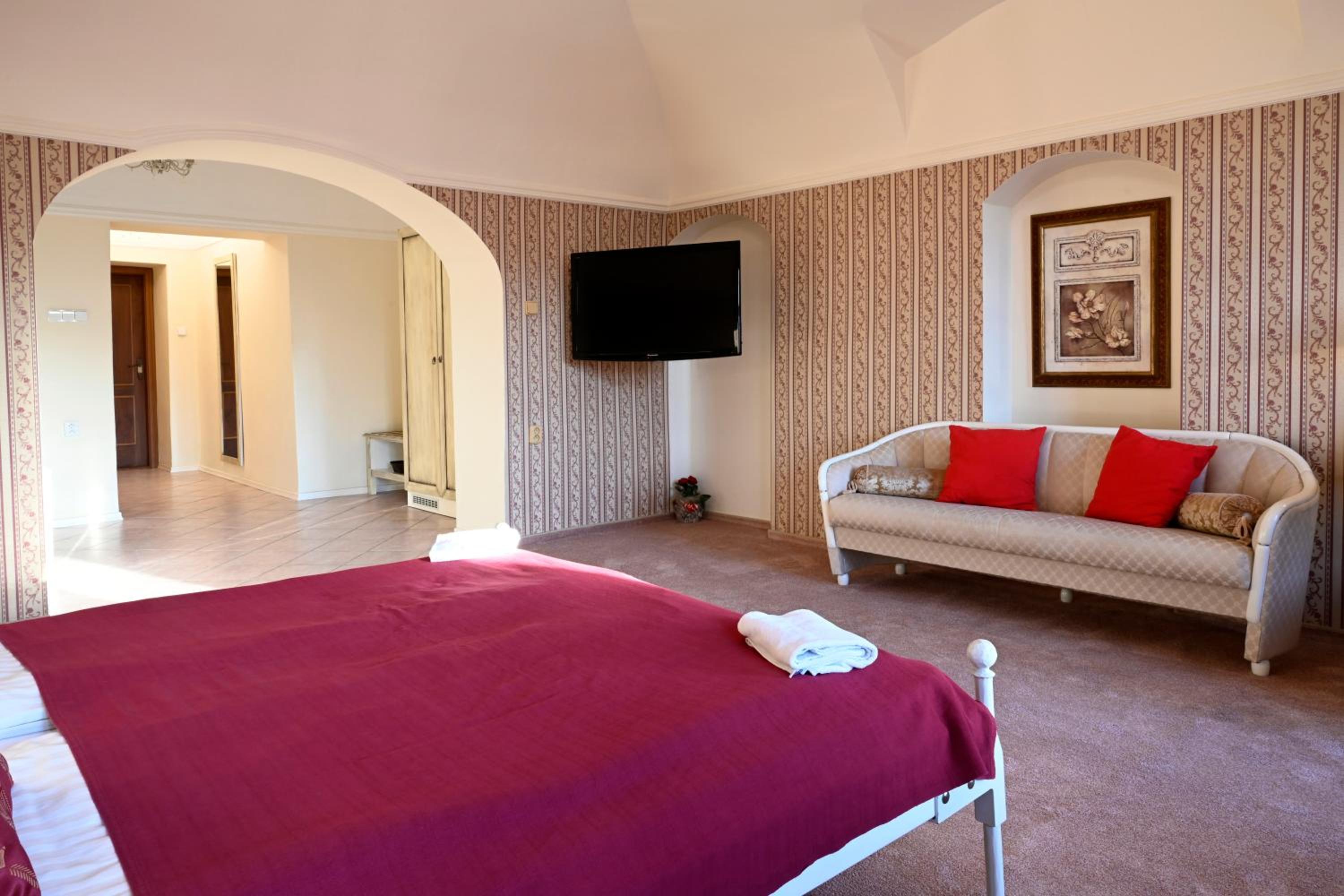 Luxury Suite with Spa Bath photo 2