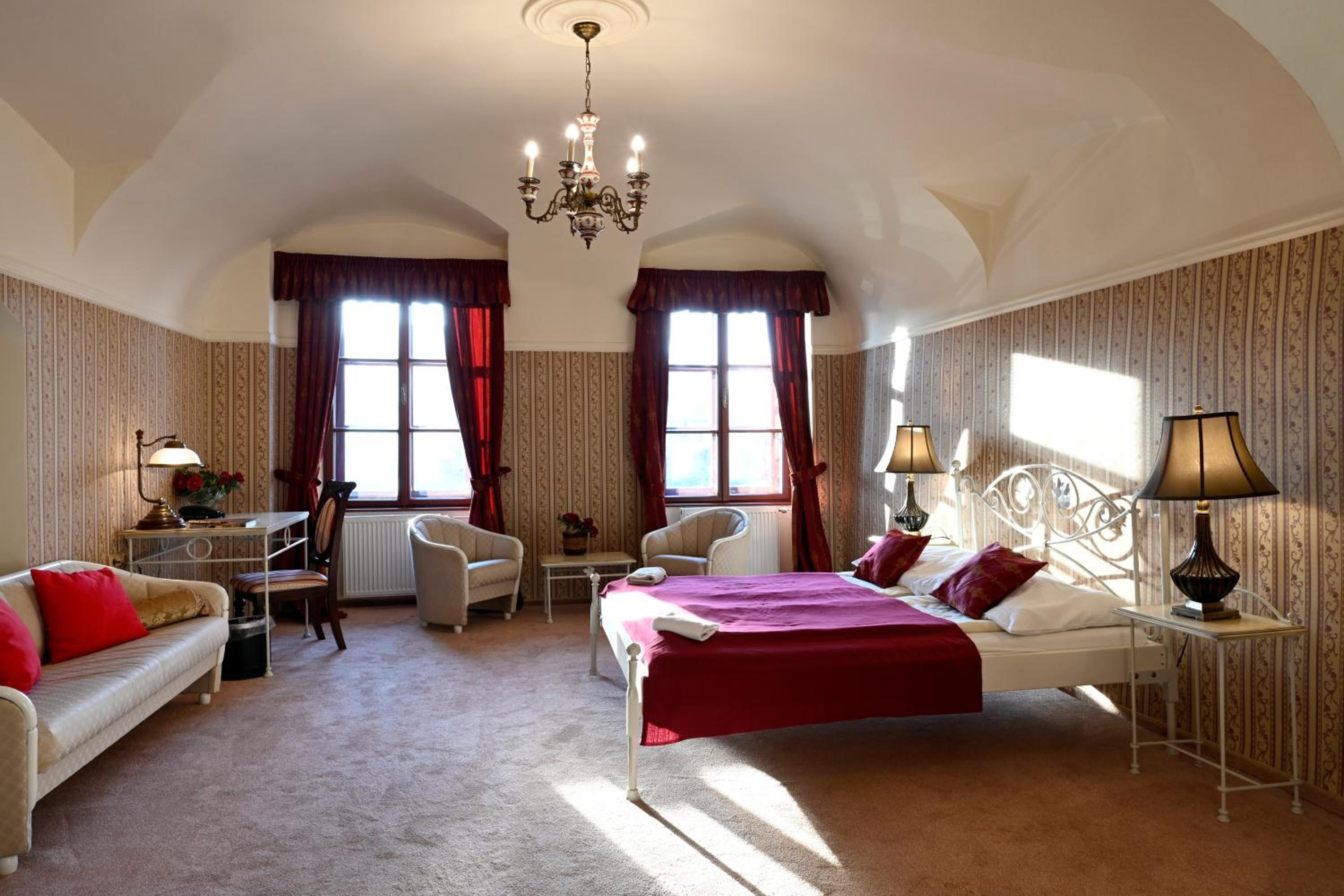 Luxury Suite with Spa Bath photo 3