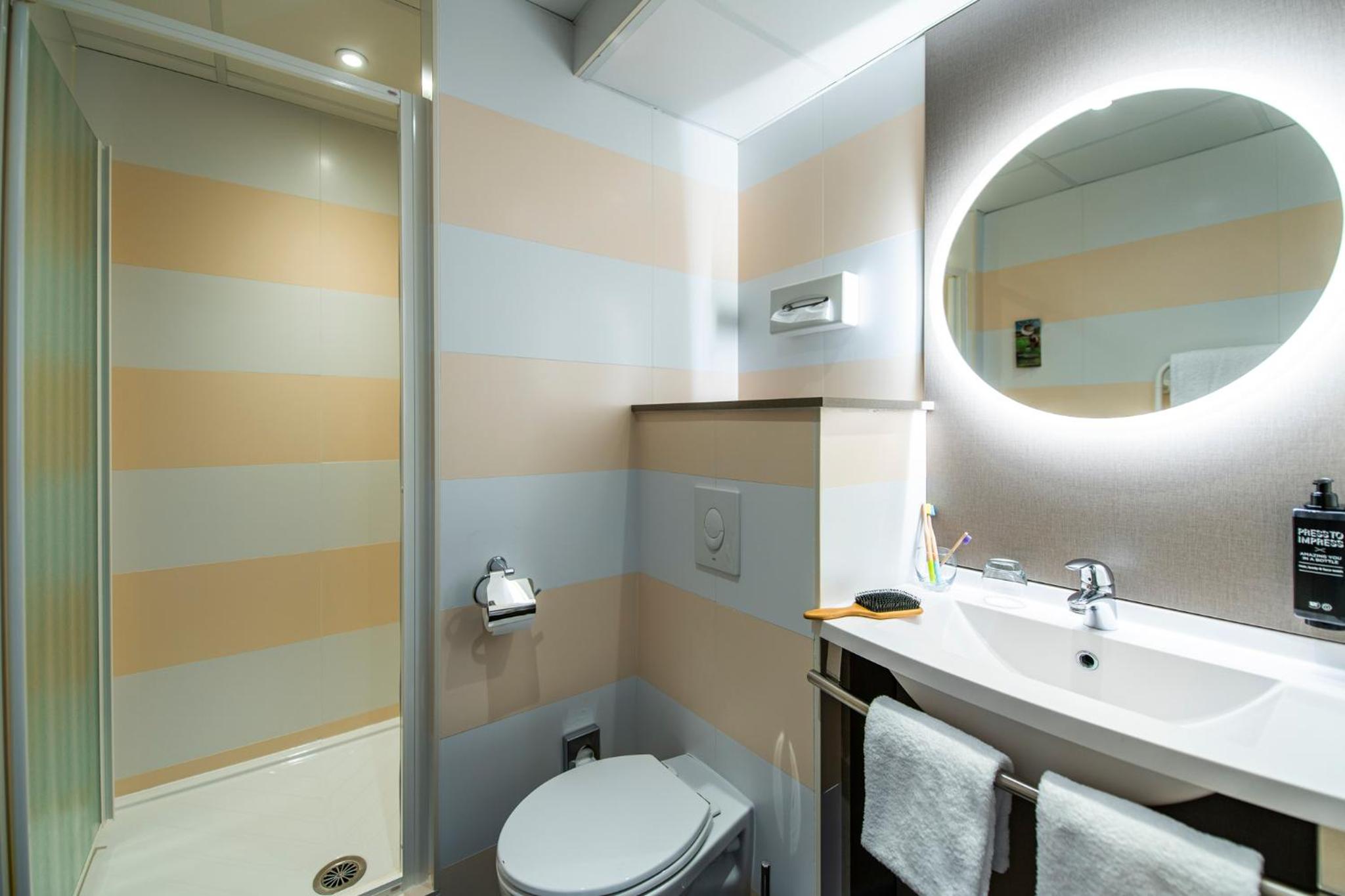 Premium Double Room with sofa bed - Photo 5