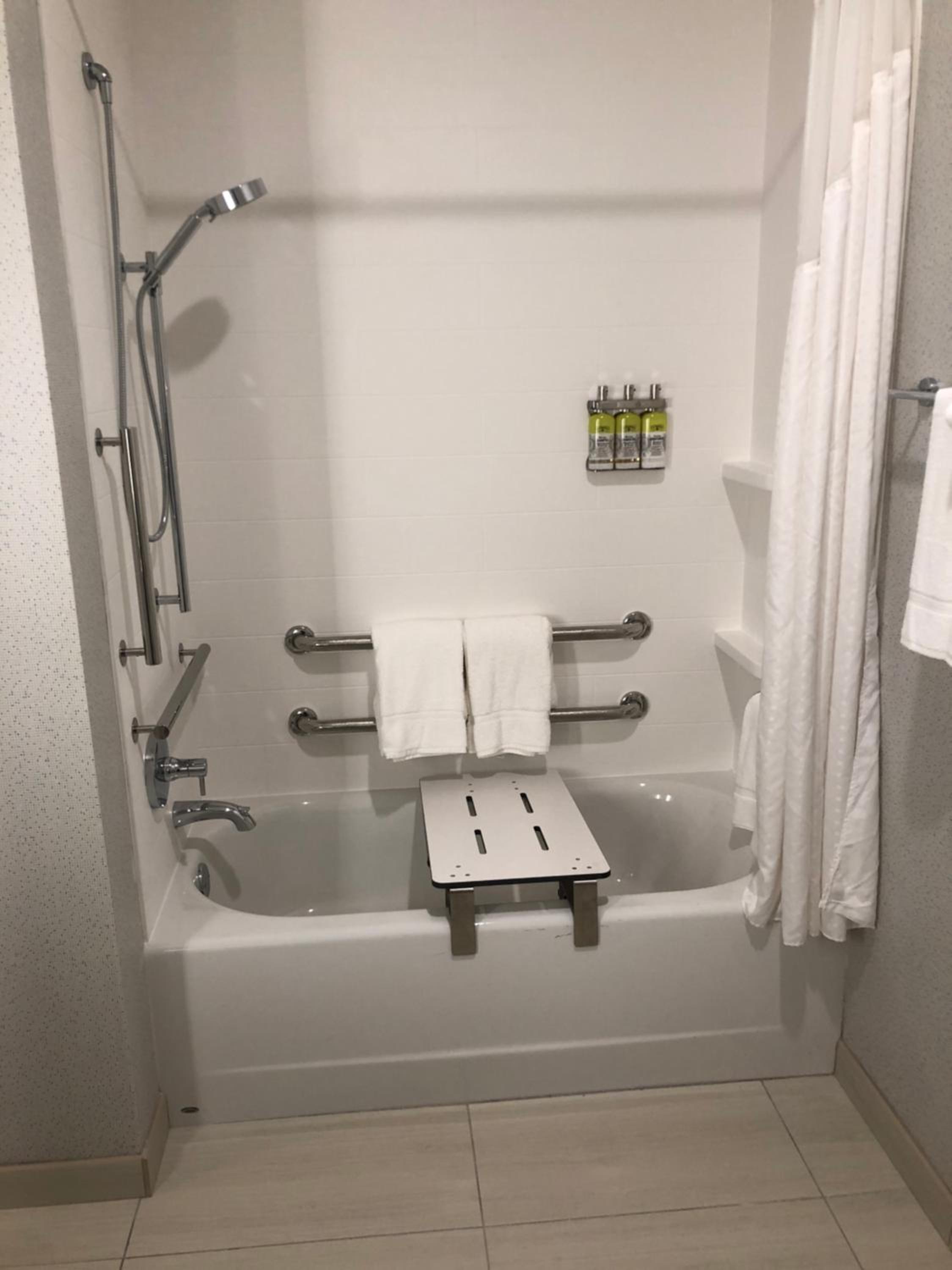Standard King Room with Mobility Accessible Tub - Photo 6