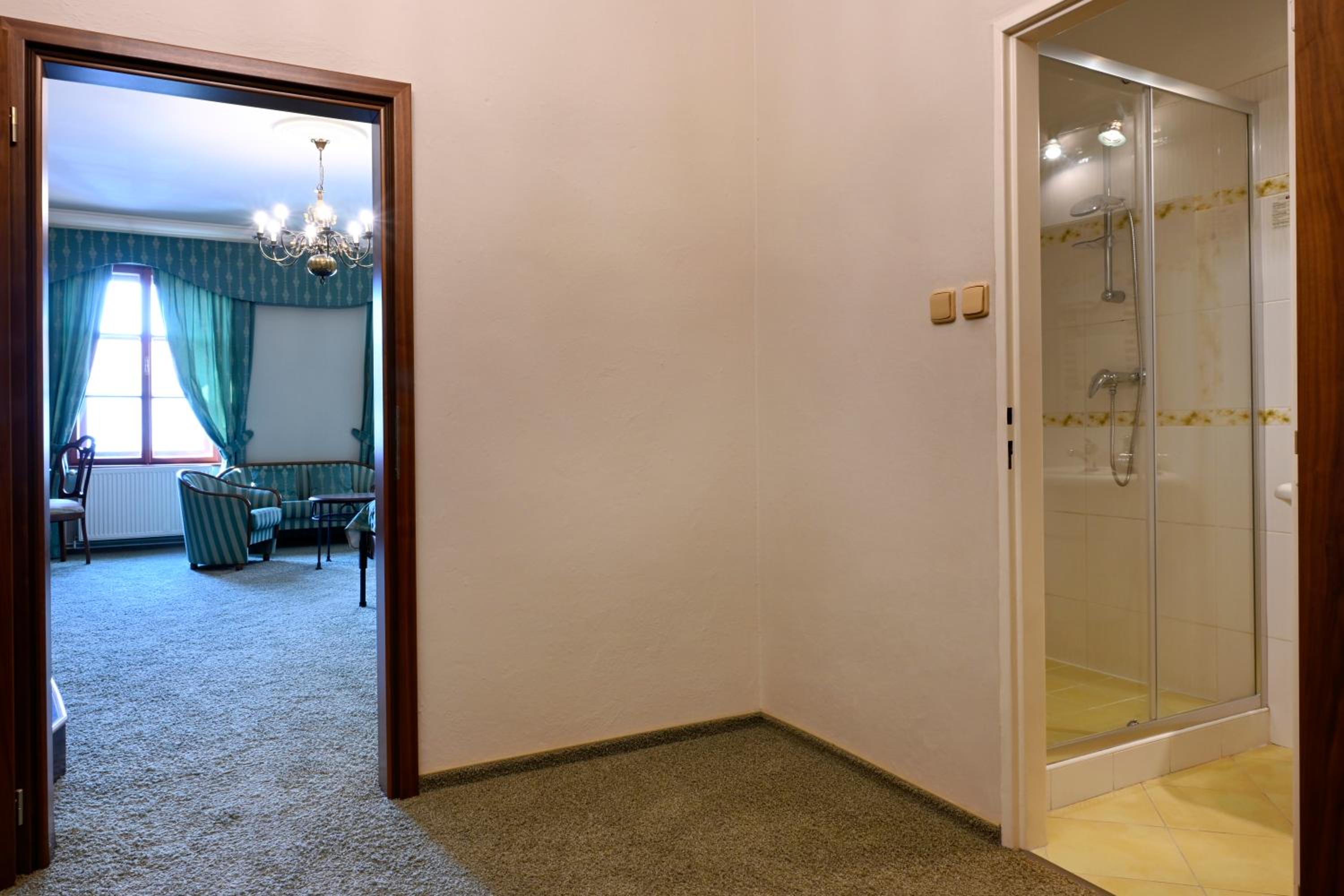 Superior King Suite photo 3