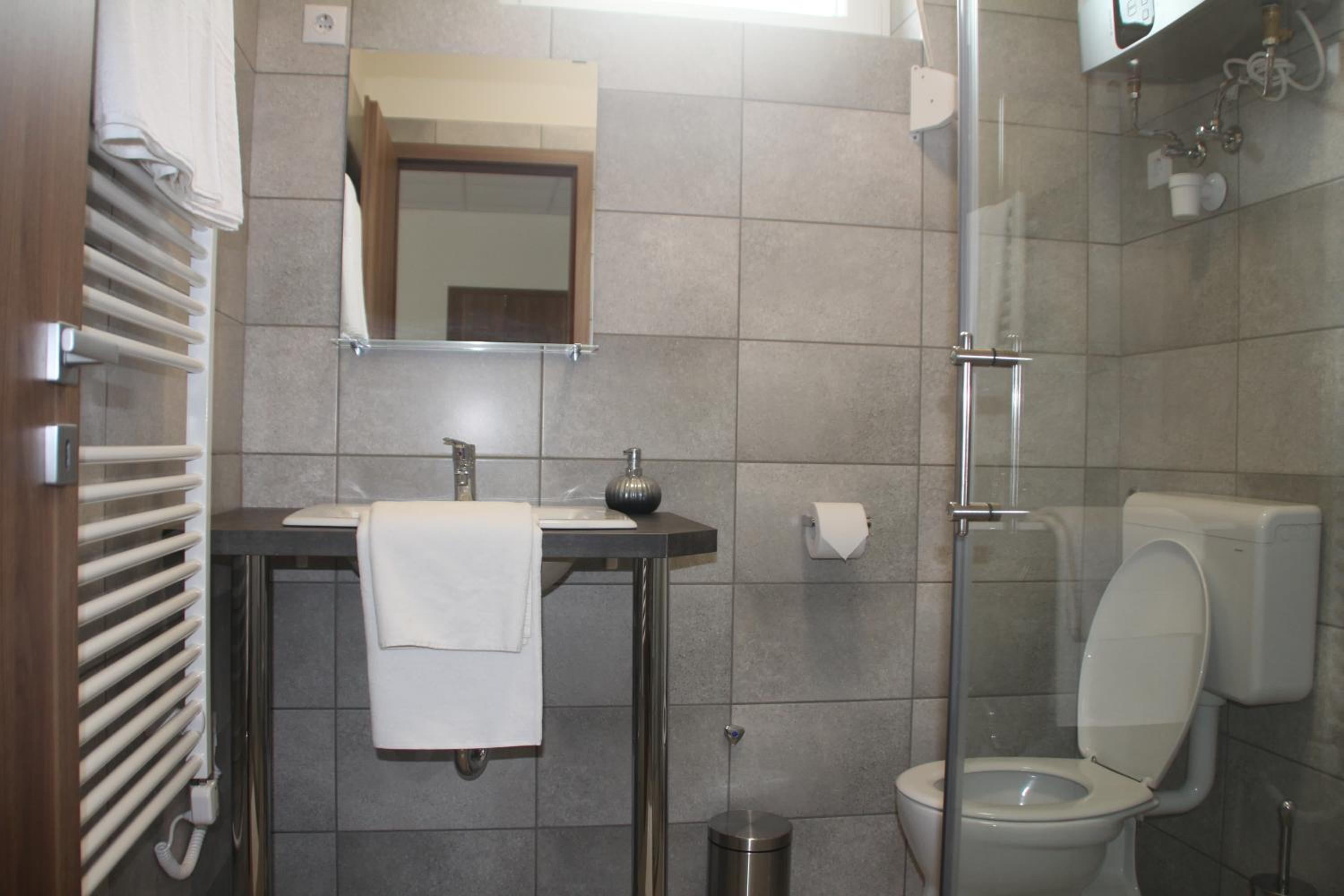 Standard Double or Twin Room - Photo 25