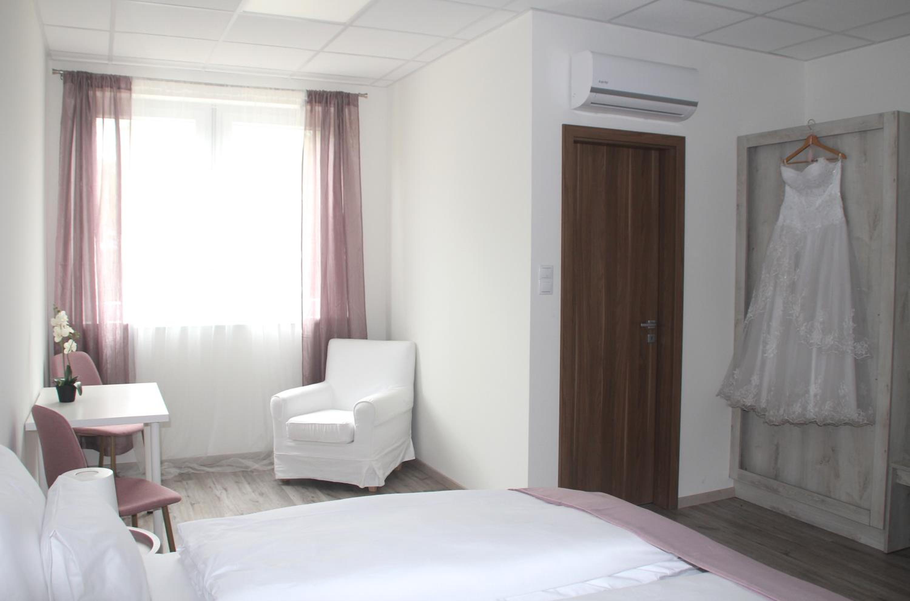Deluxe Double or Twin Room - Photo 5