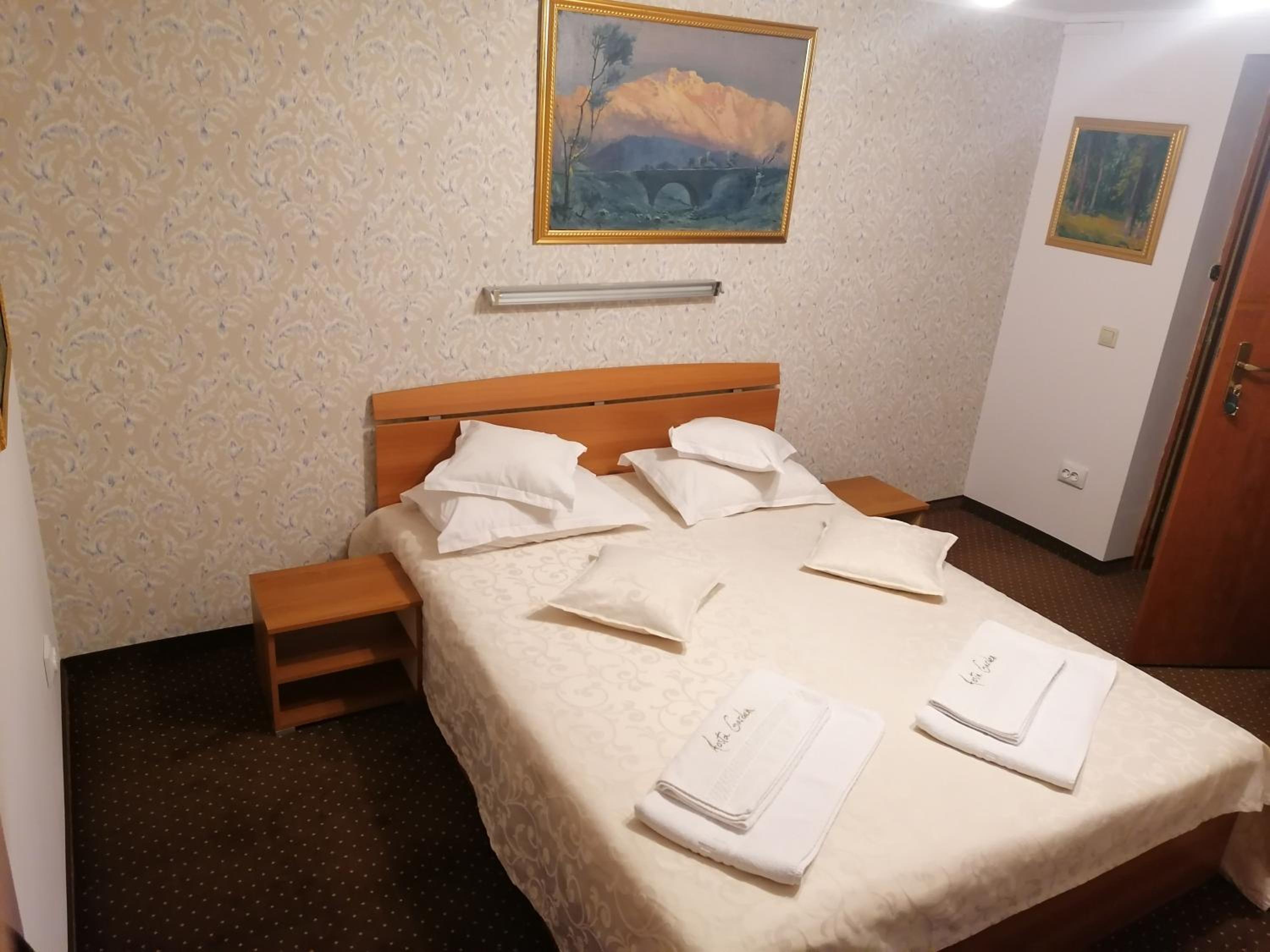 Double Room - Photo 2