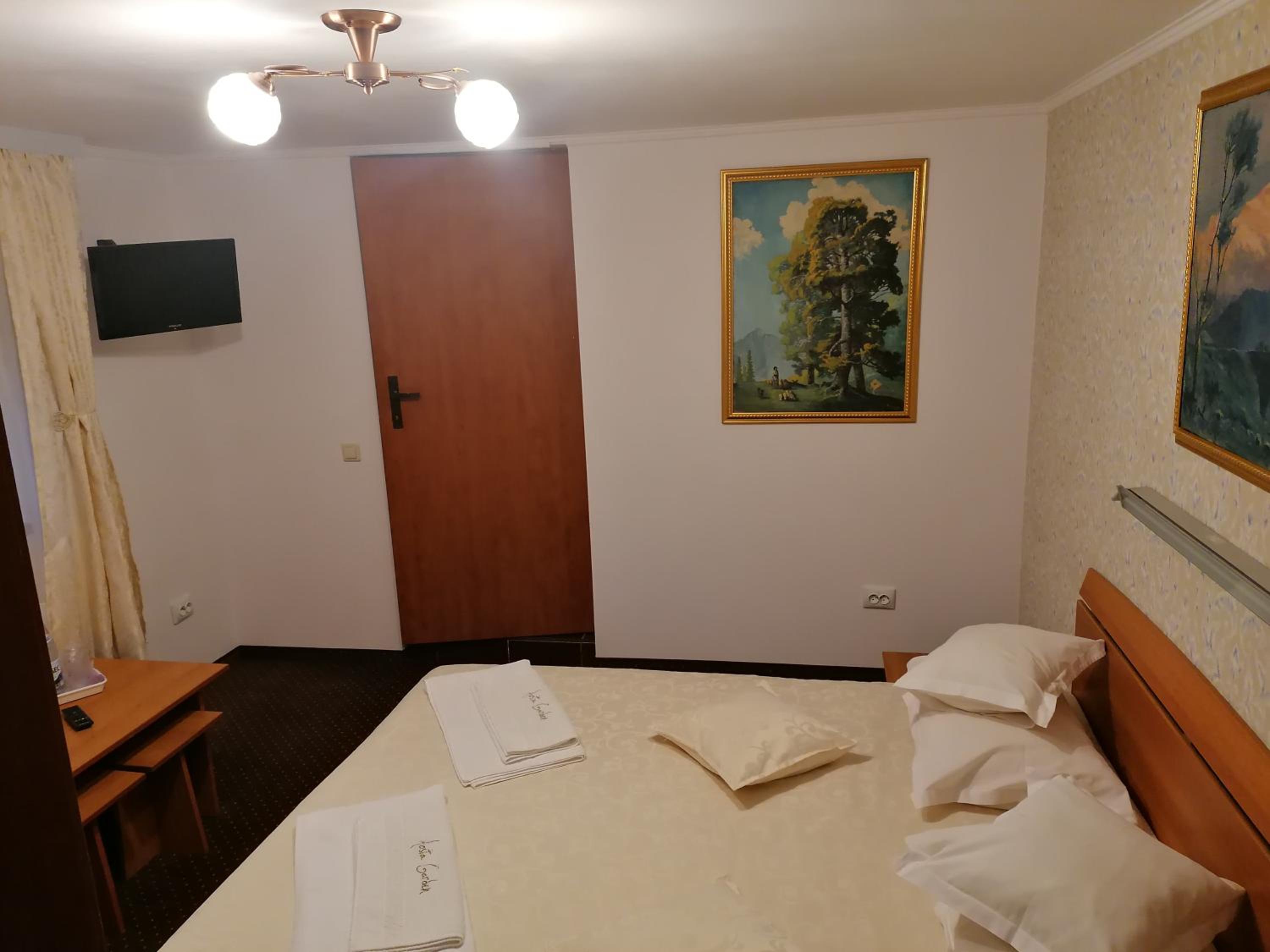 Double Room - Photo 3