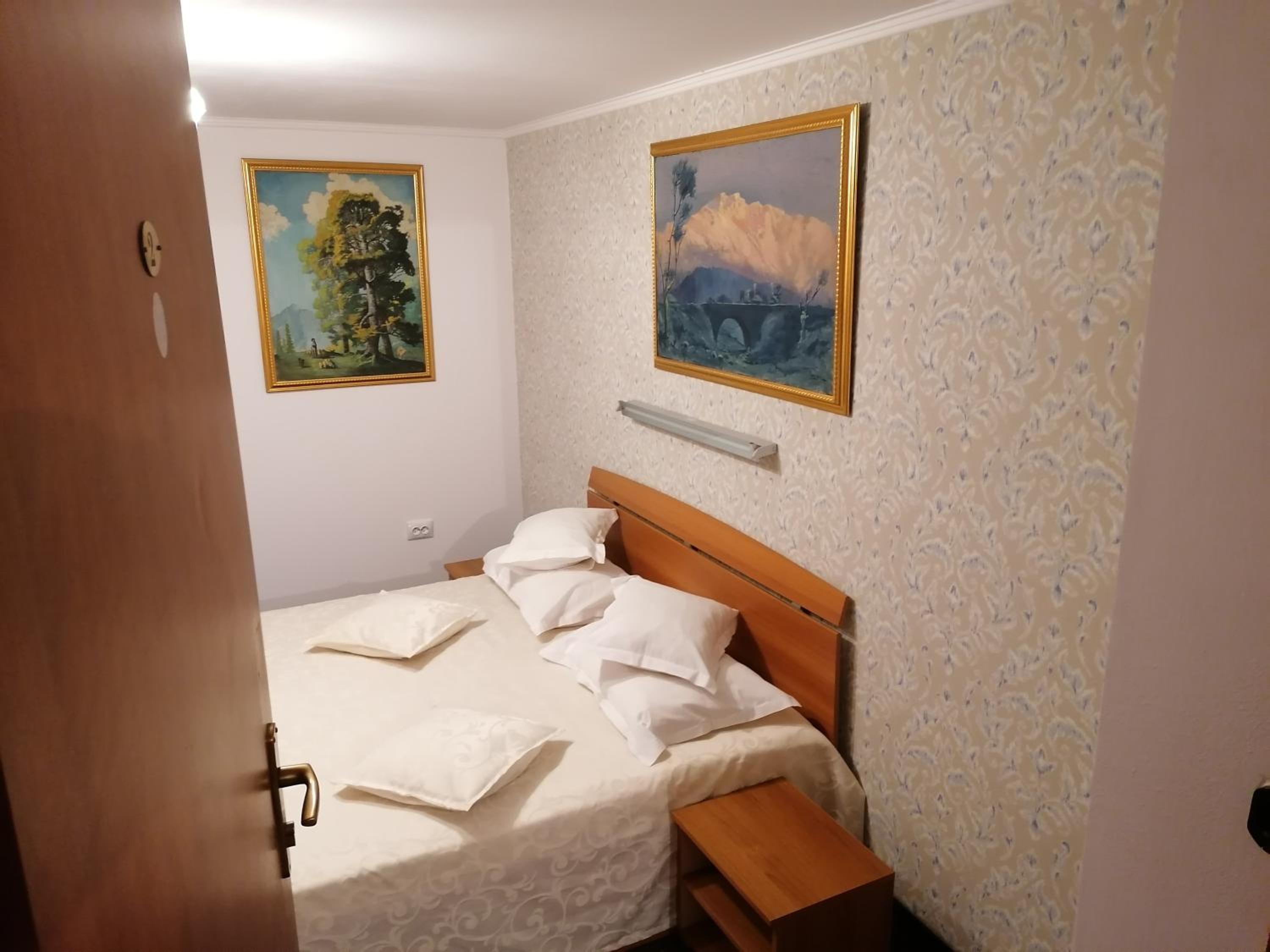 Double Room - Photo 5