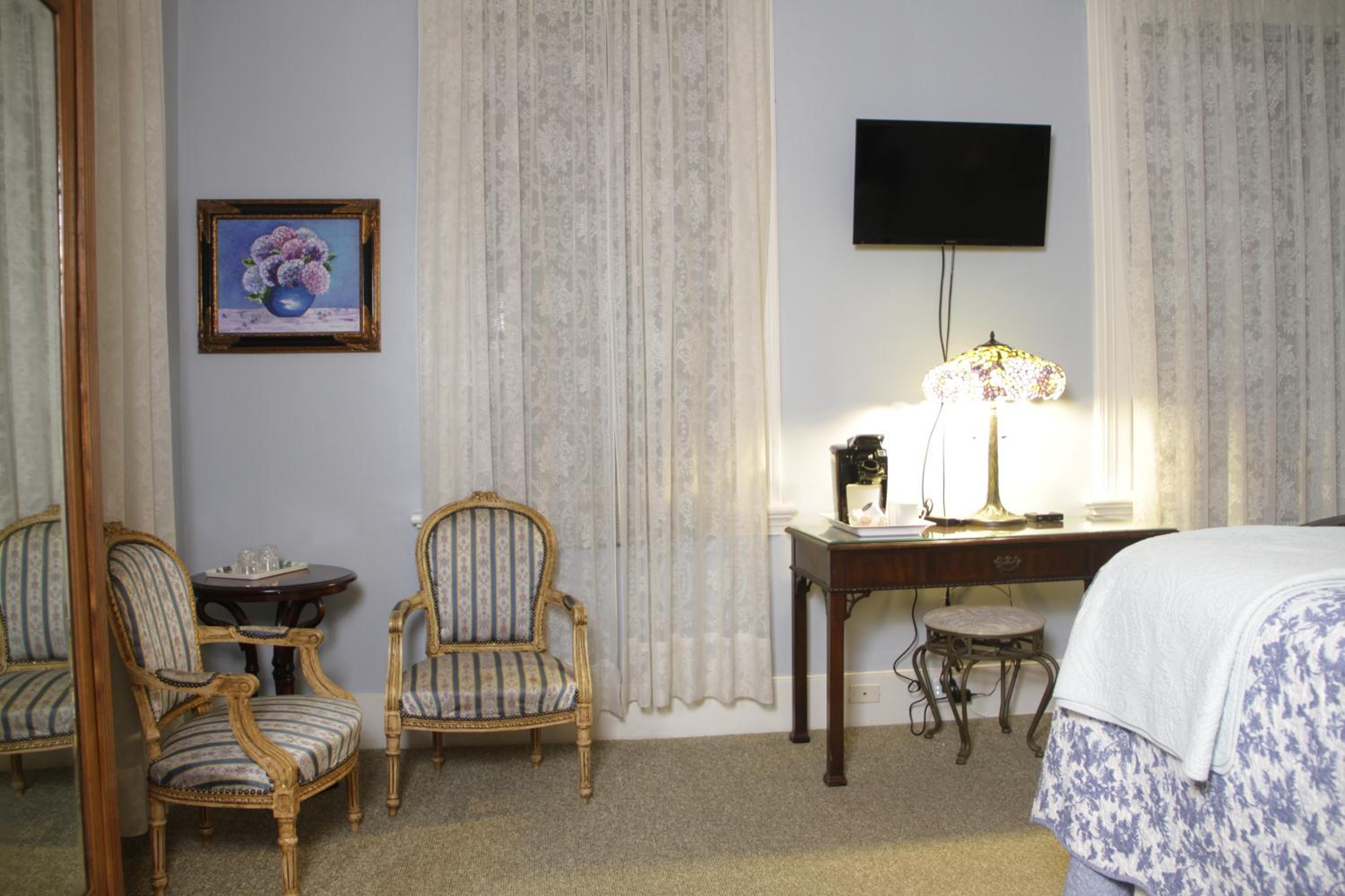 Deluxe Double Room with Bath photo 3