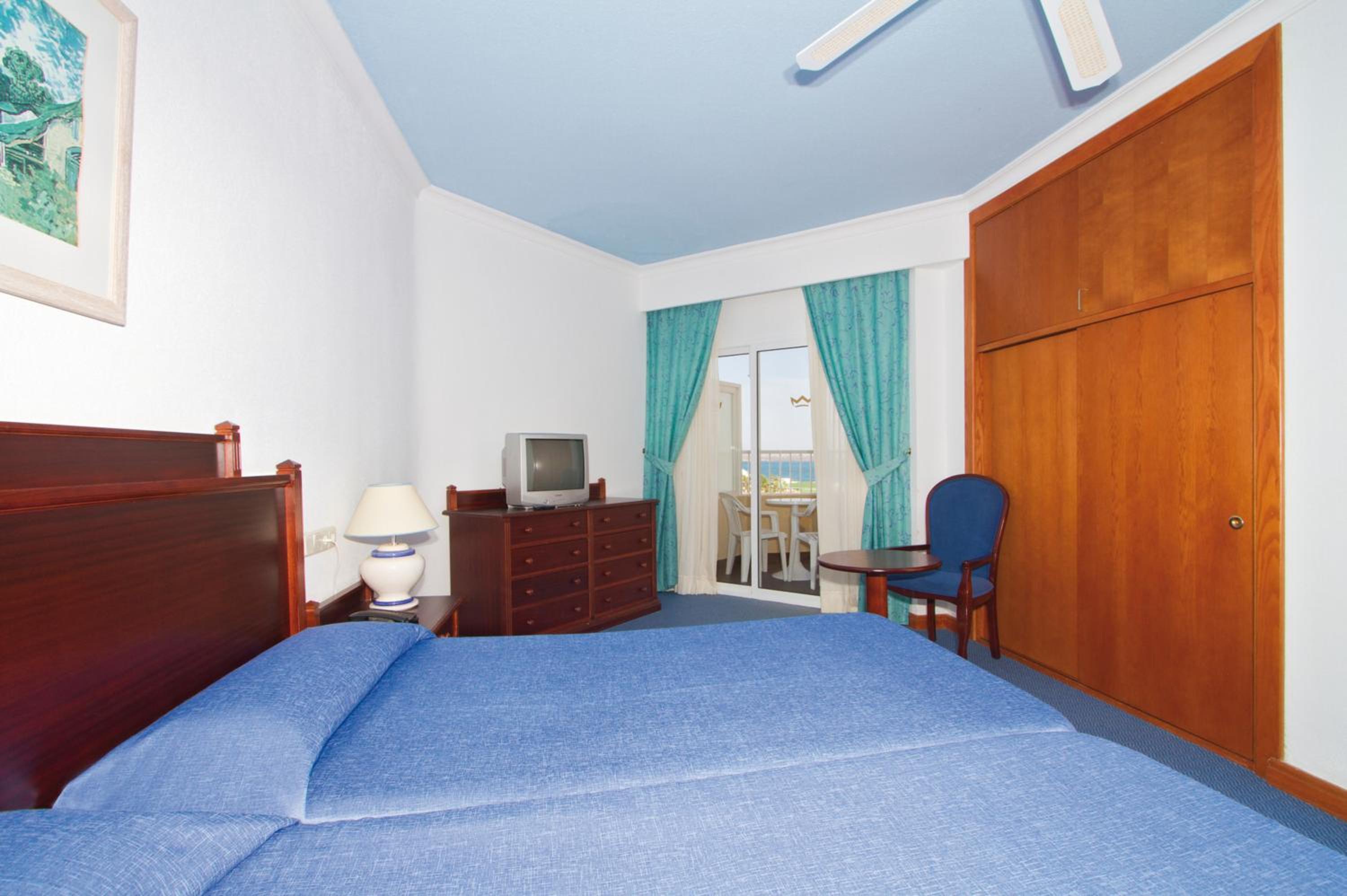 Suite - Photo 1