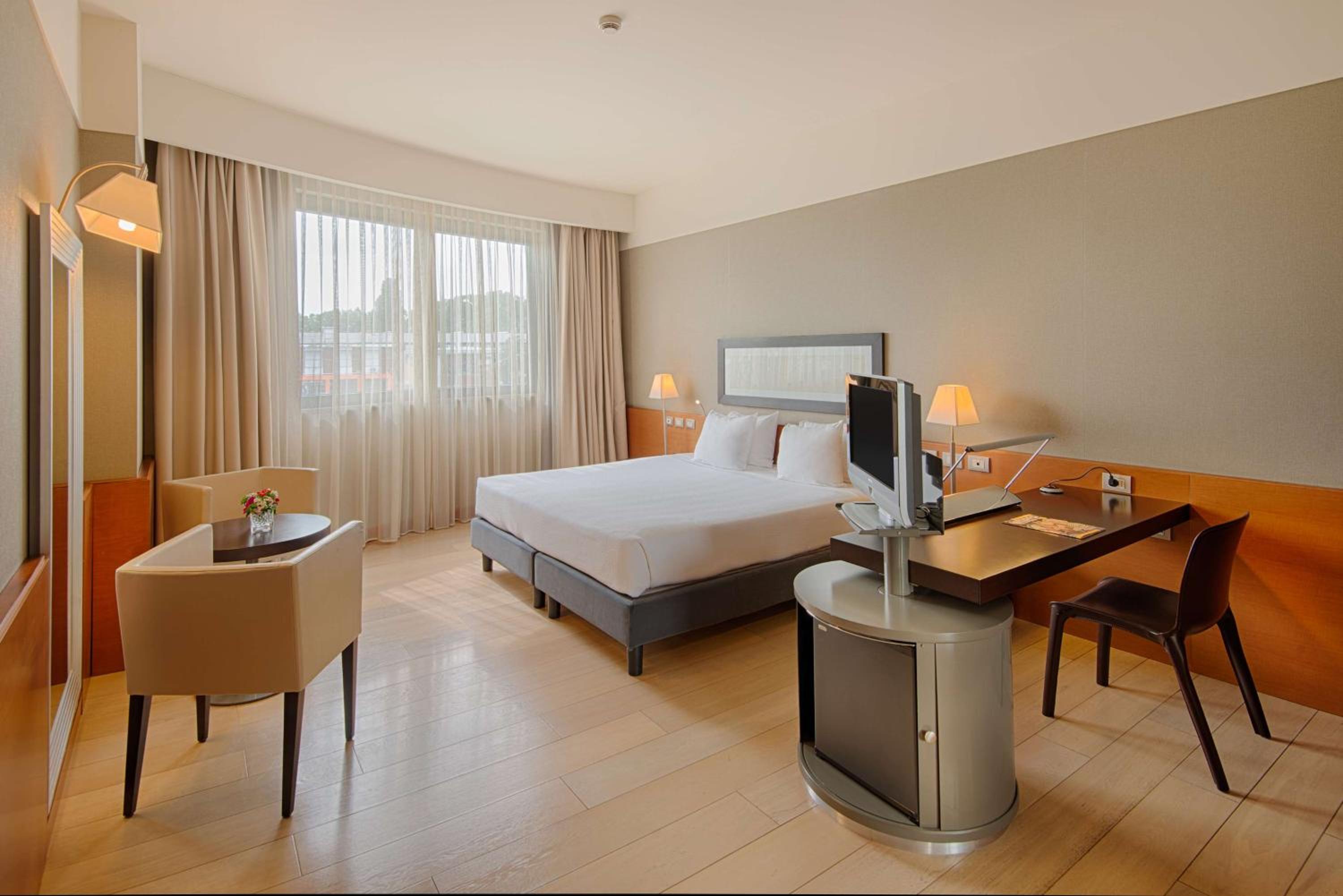 Standard Double or Twin Room - Photo 1