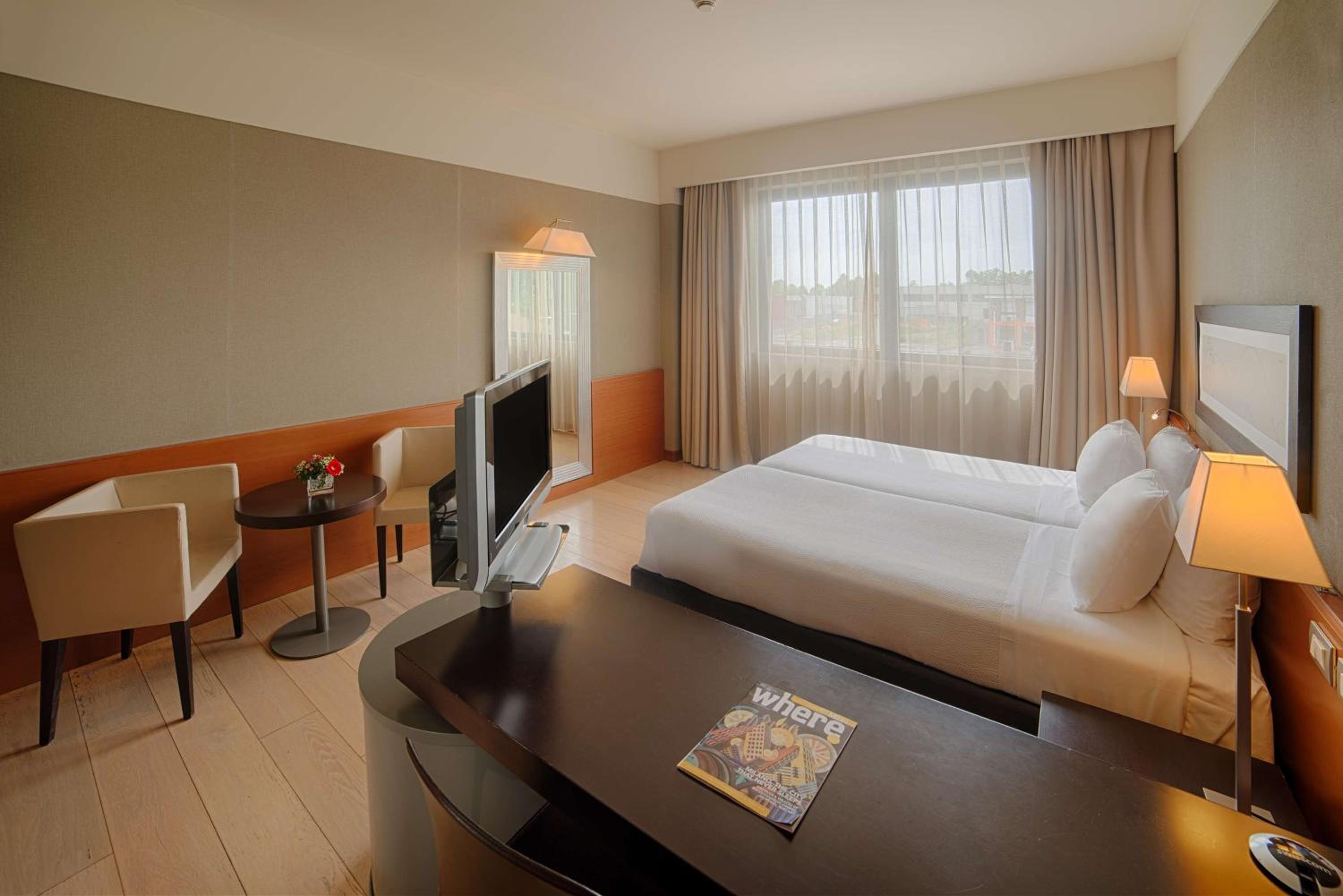 Standard Double or Twin Room - Photo 8