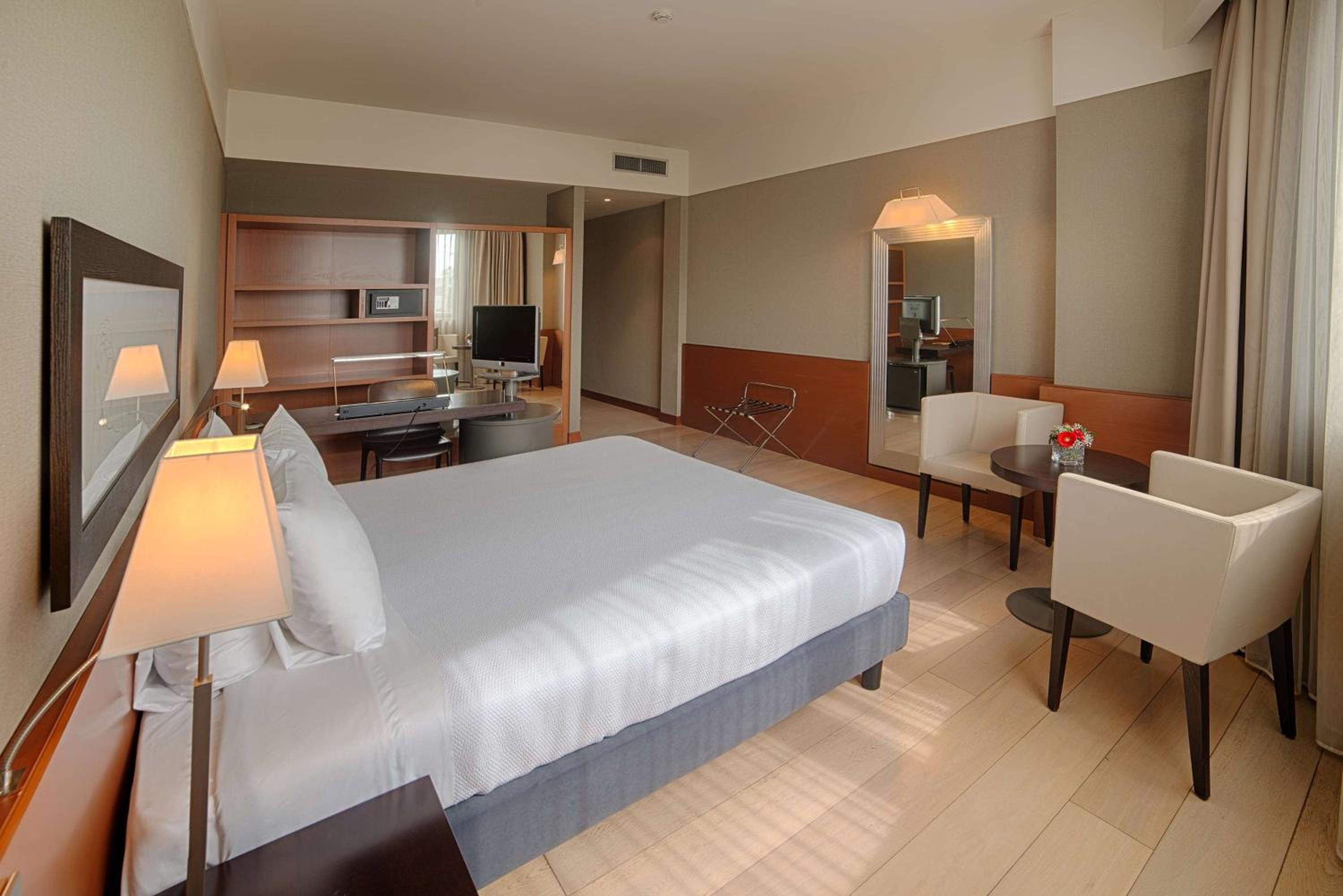 Standard Double or Twin Room - Photo 6