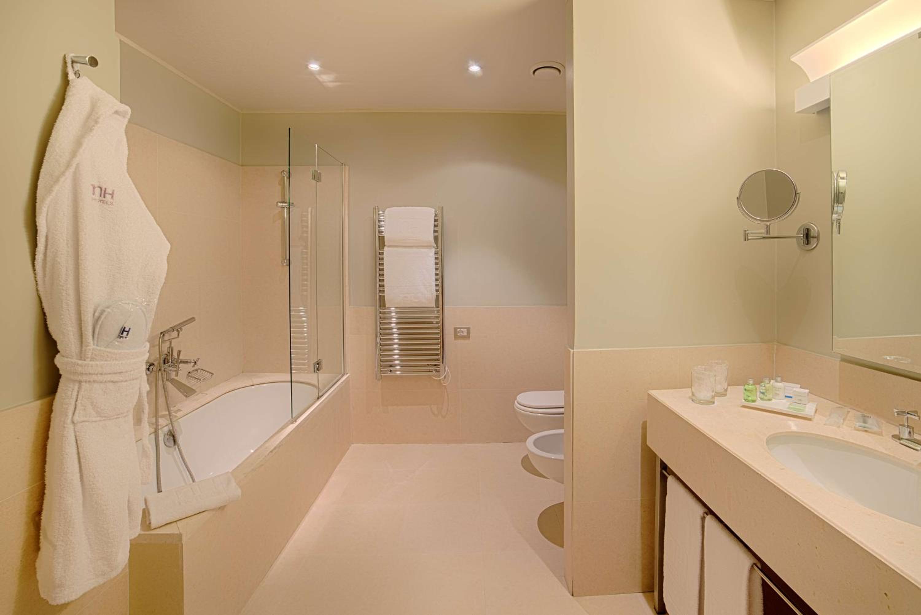 Family Triple Room (3 Adults + 1 Child) - Photo 3