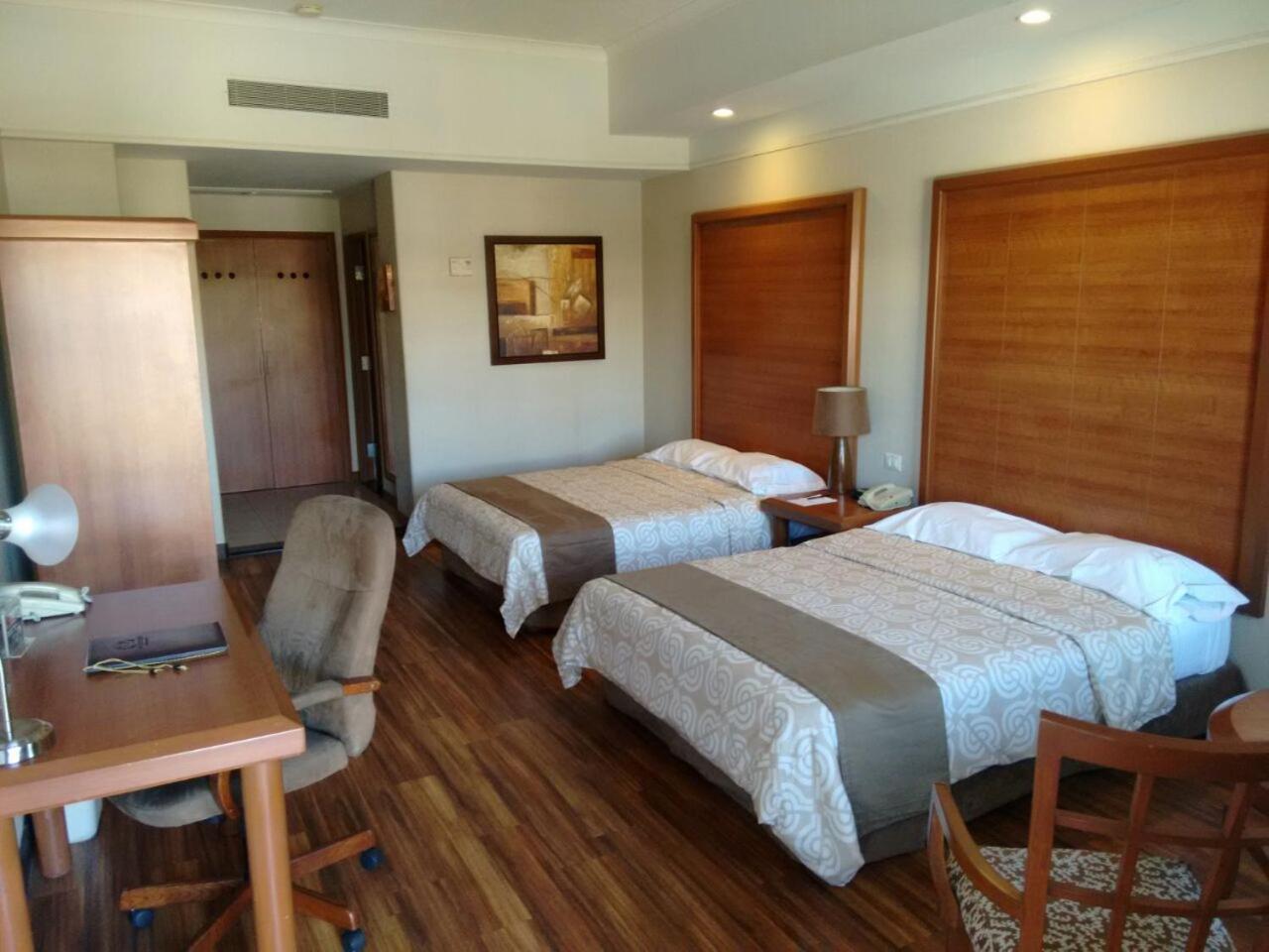 Queen Room with Two Queen Beds photo 1