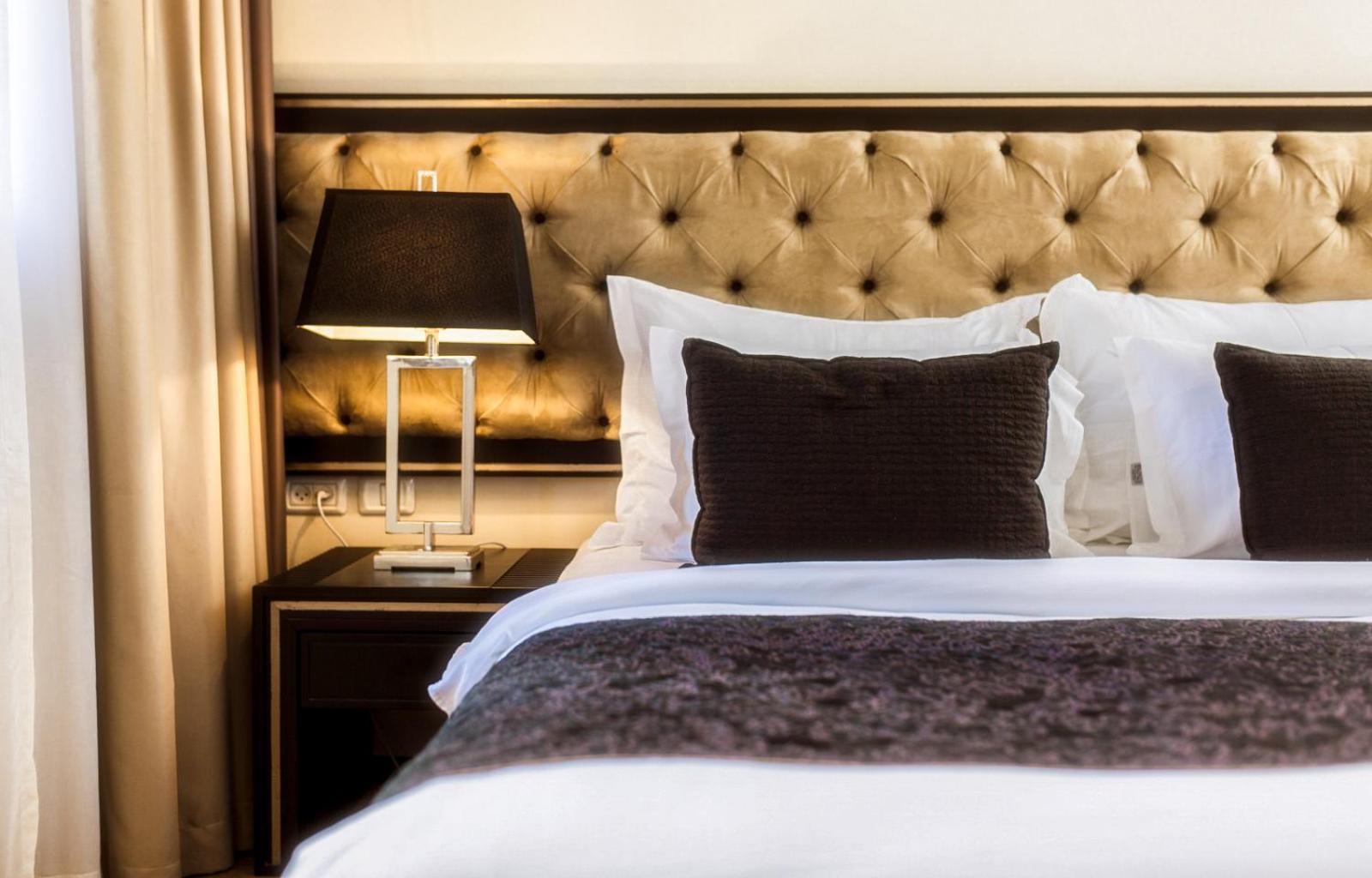 Premium Double or Twin Room - Photo 12