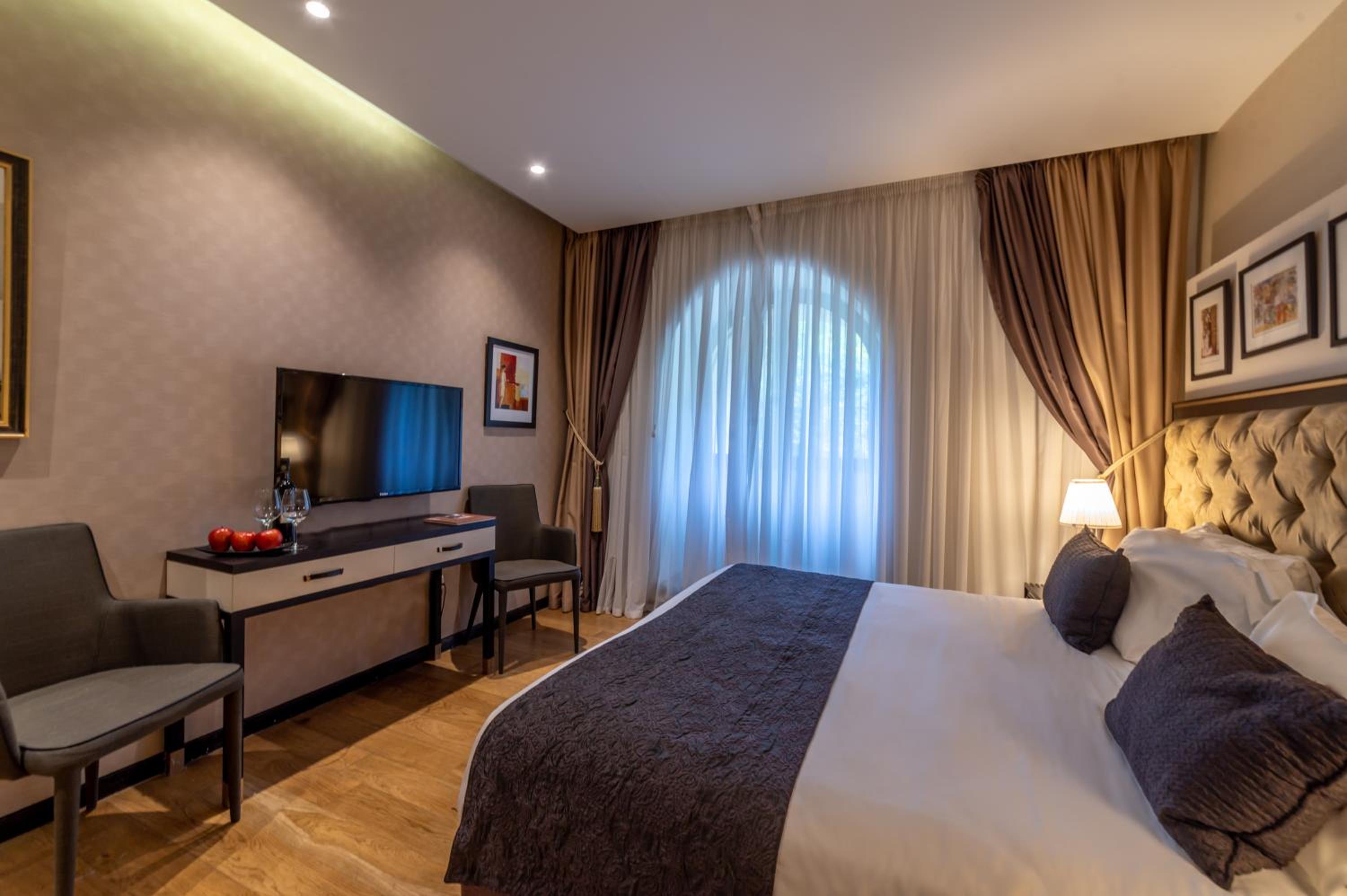 Classic Double or Twin Room - Photo 11