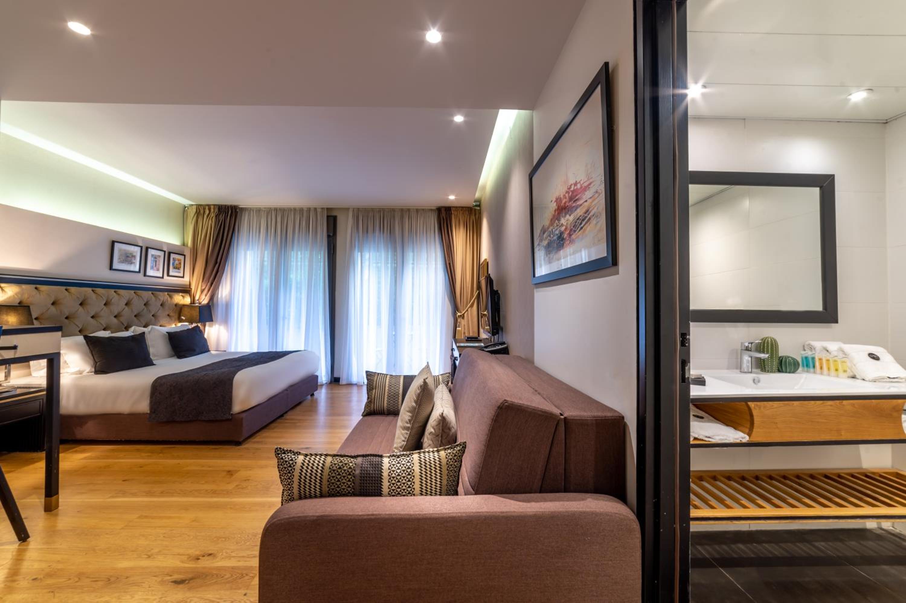 Premium Double or Twin Room - Photo 3
