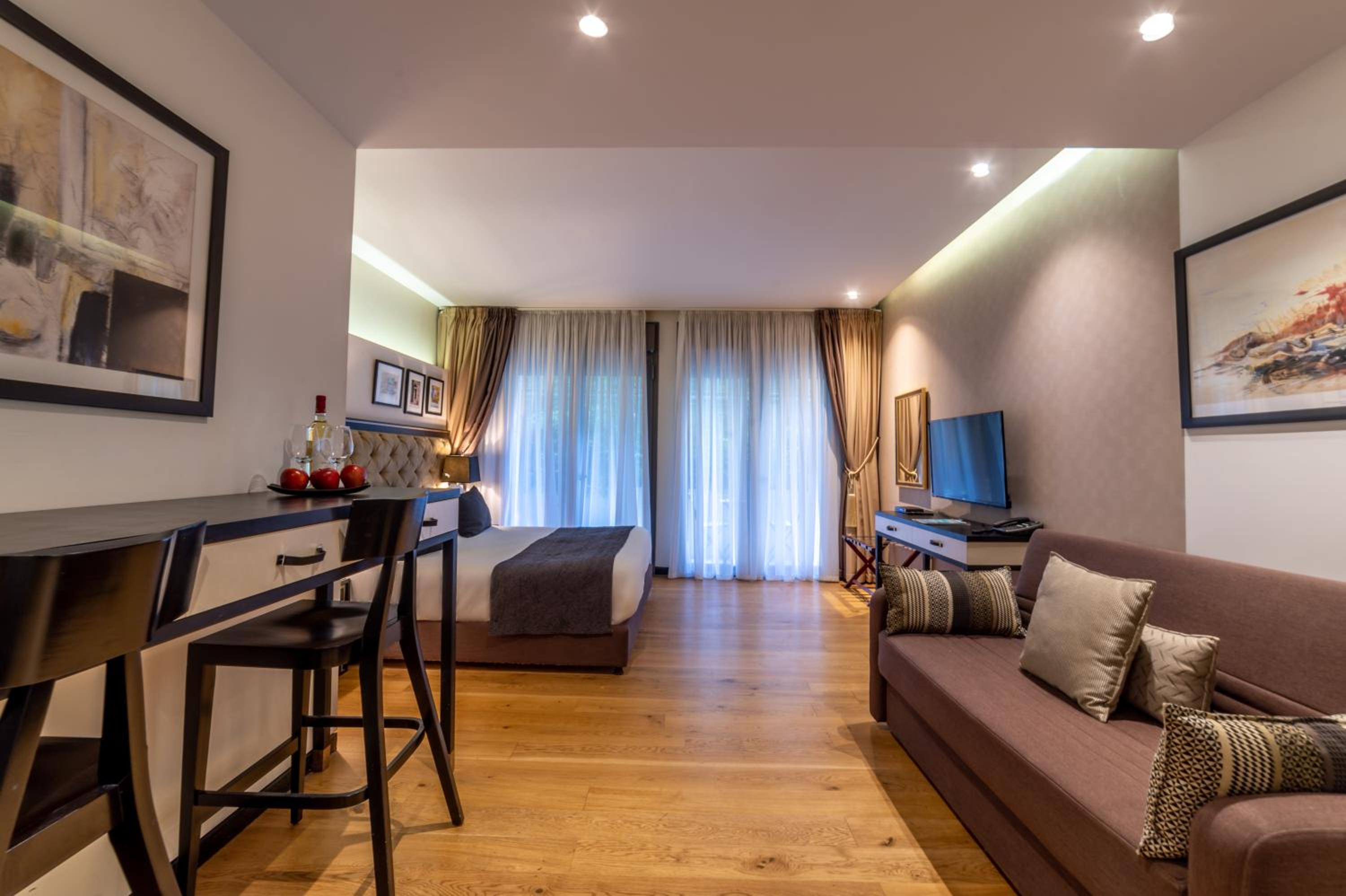 Premium Double or Twin Room - Photo 10