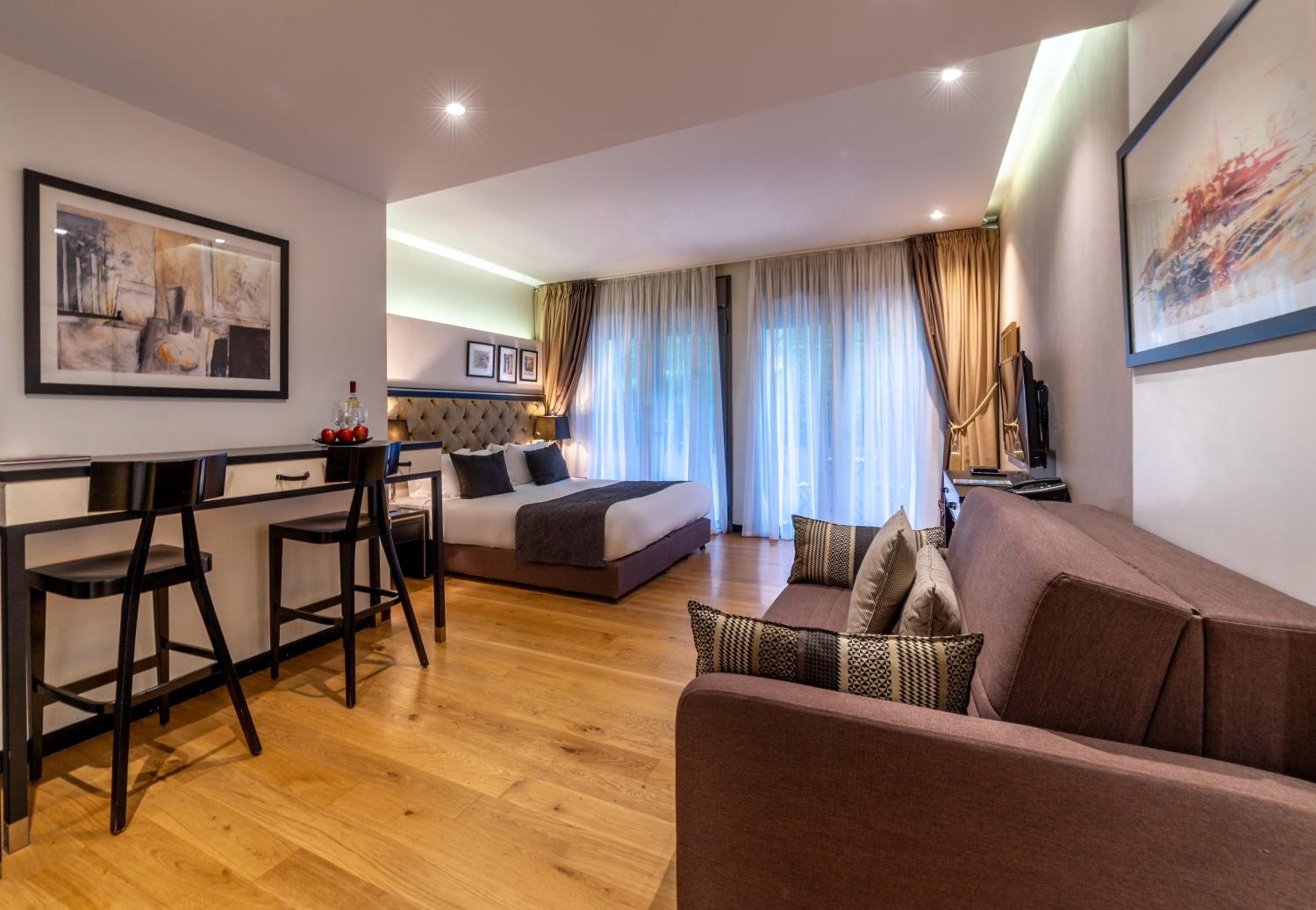 Premium Double or Twin Room - Photo 6