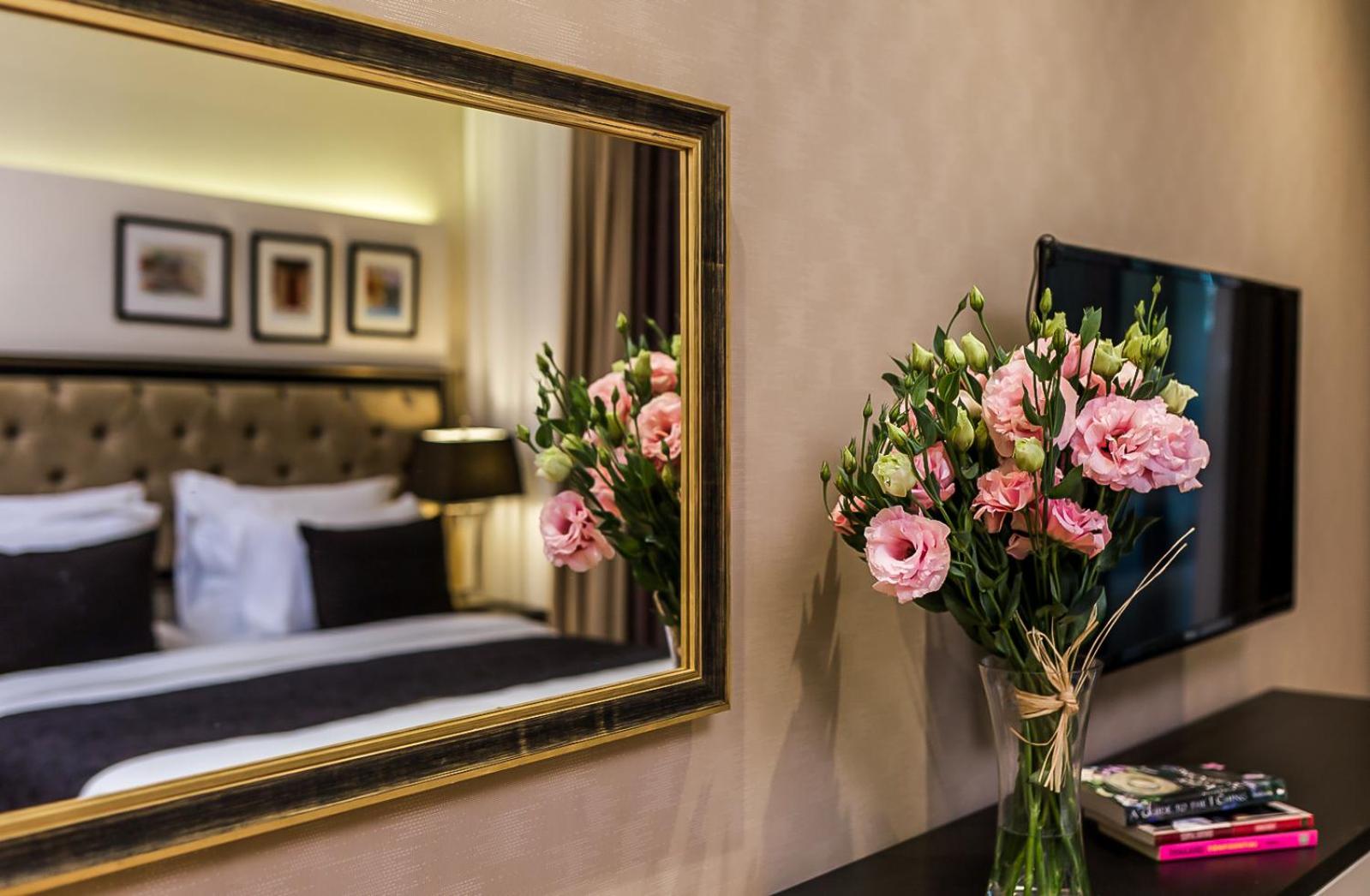 Deluxe Double or Twin Room with Terrace - Photo 8