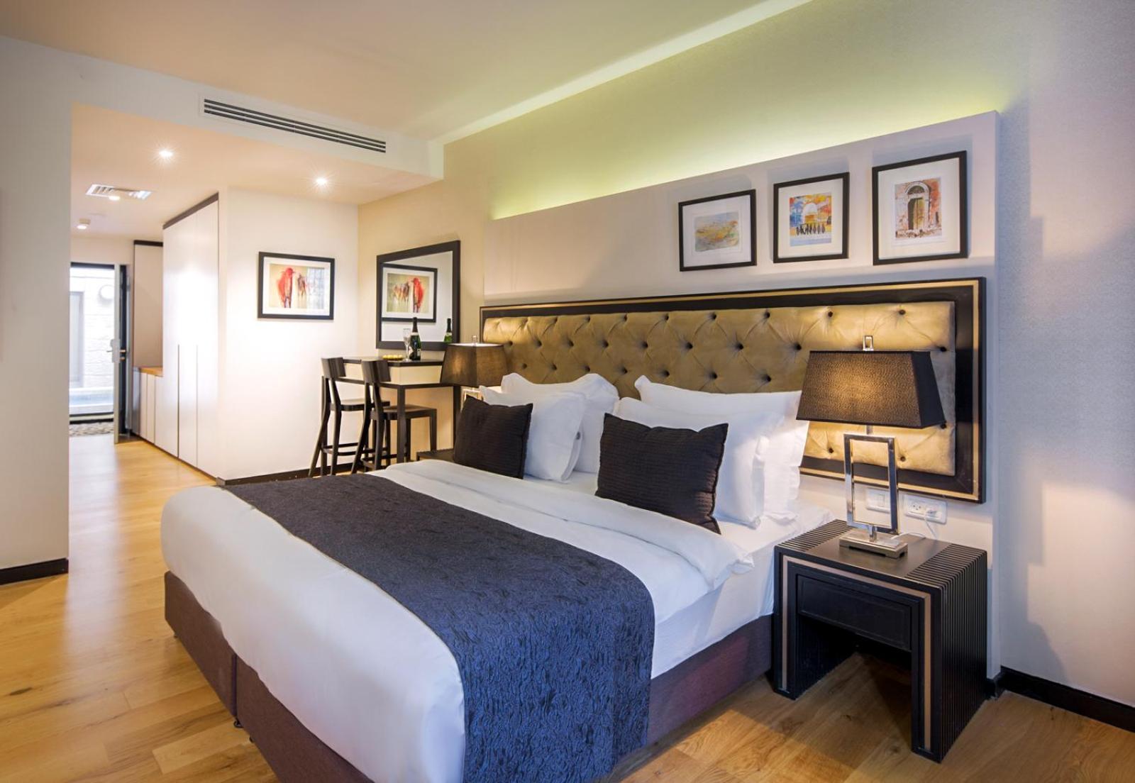 Premium Double or Twin Room - Photo 4