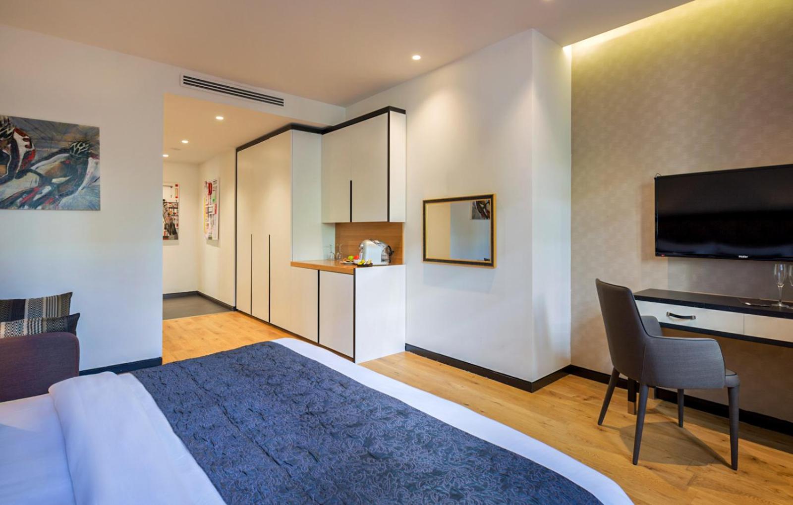 Classic Double or Twin Room - Photo 10