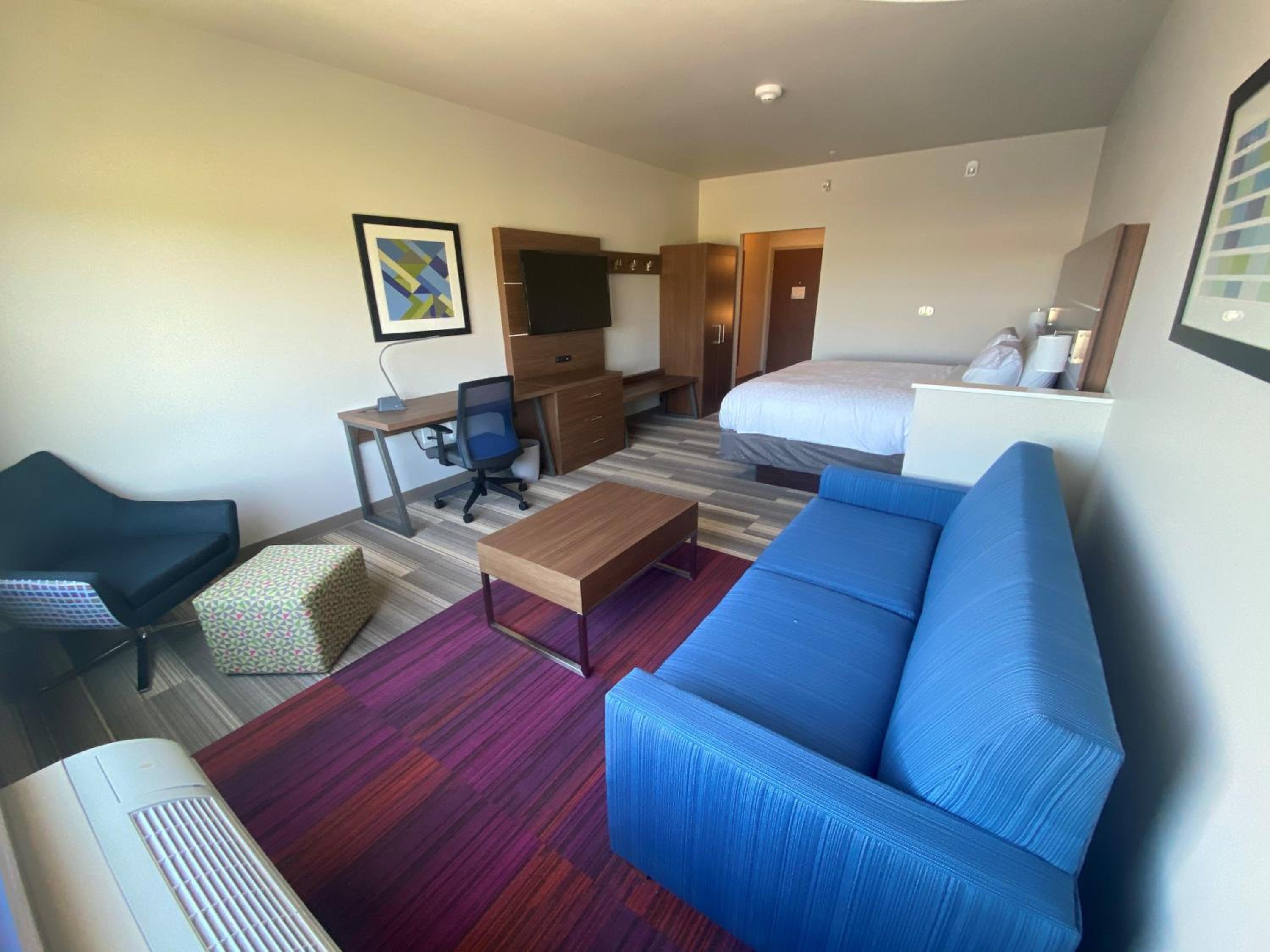 King Suite with Sofa Bed - Photo 4