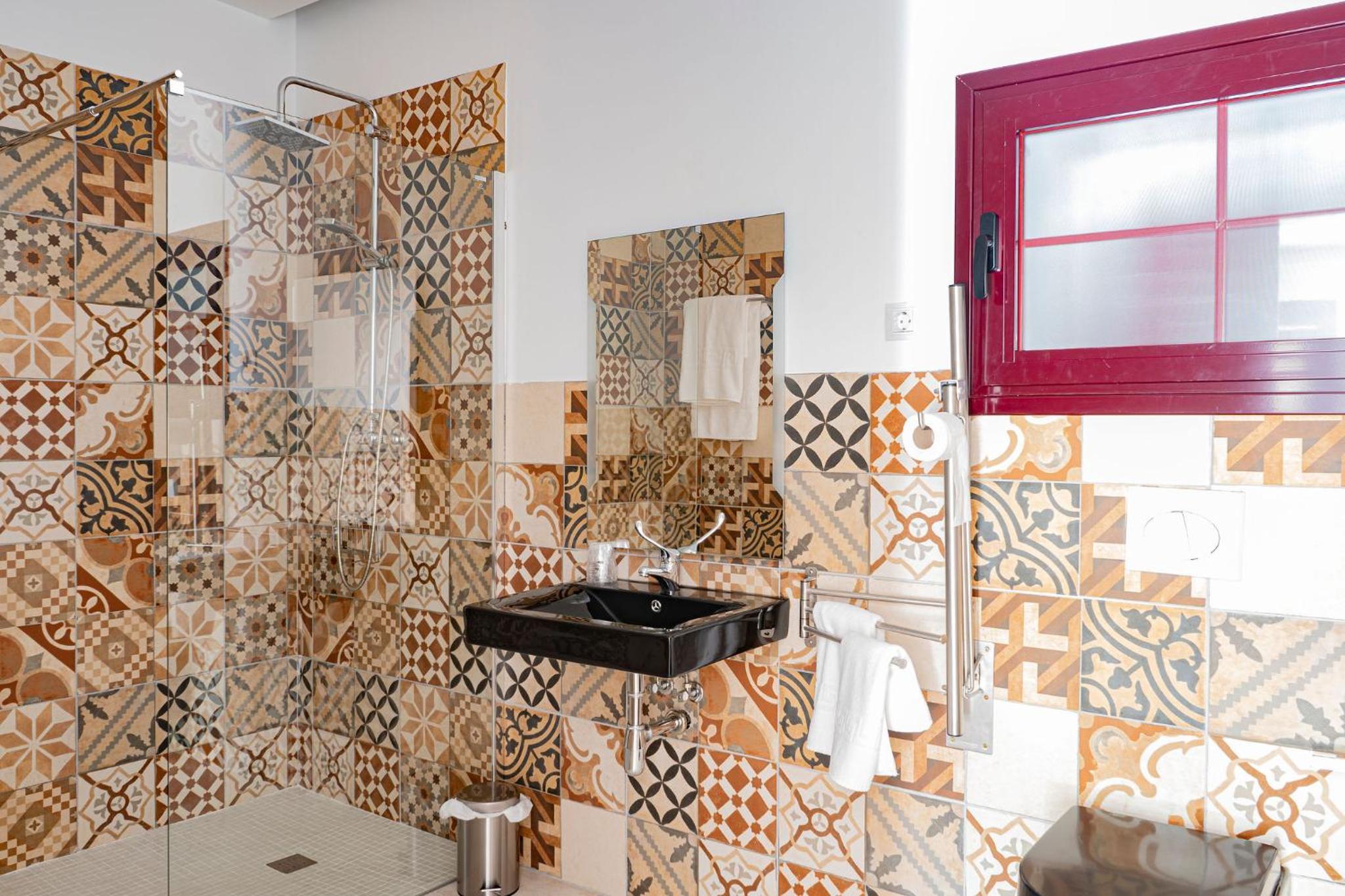 Queen Room - Disability Access photo 2