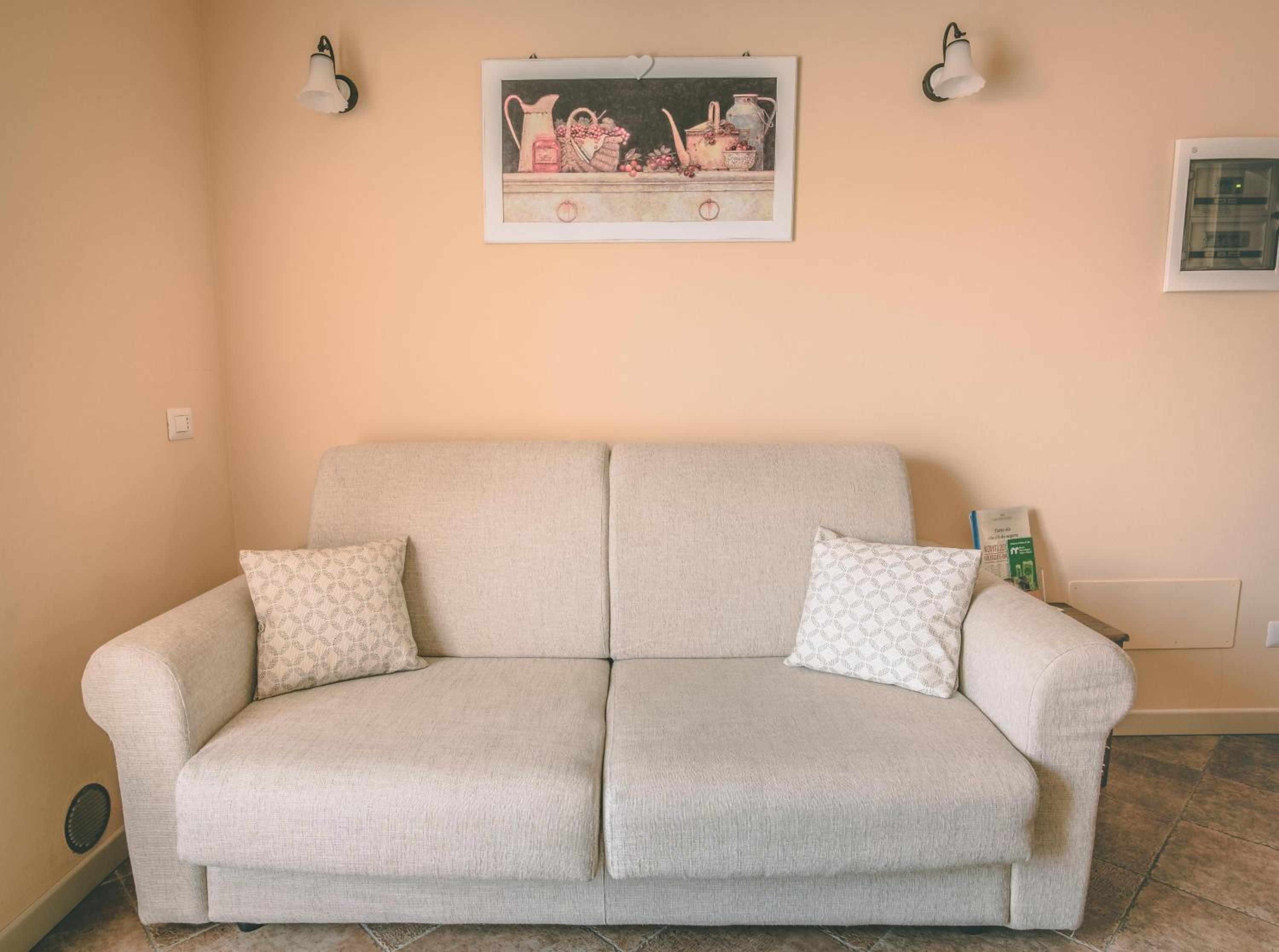 One-Bedroom Apartment photo 1