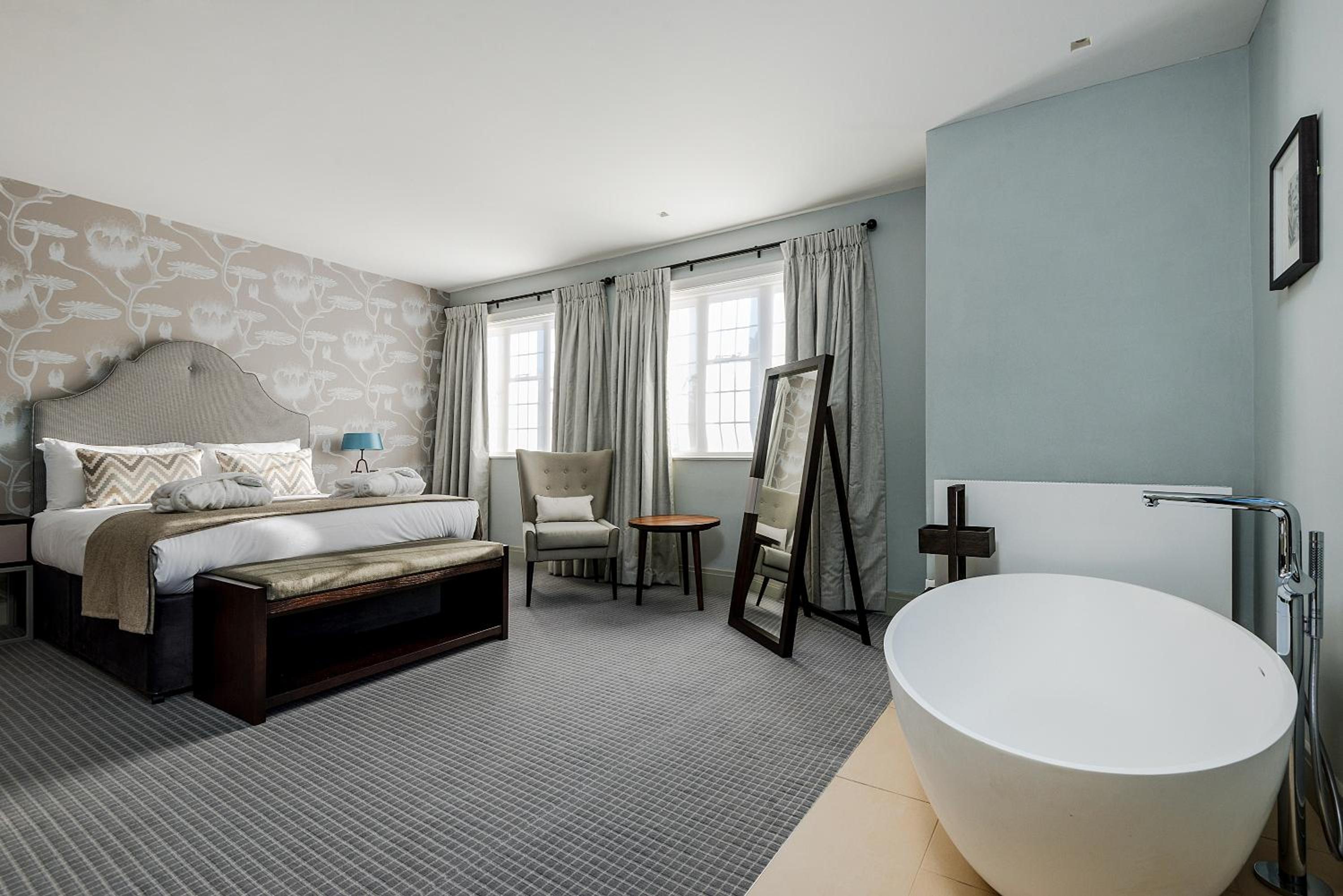 Deluxe King Room photo 1