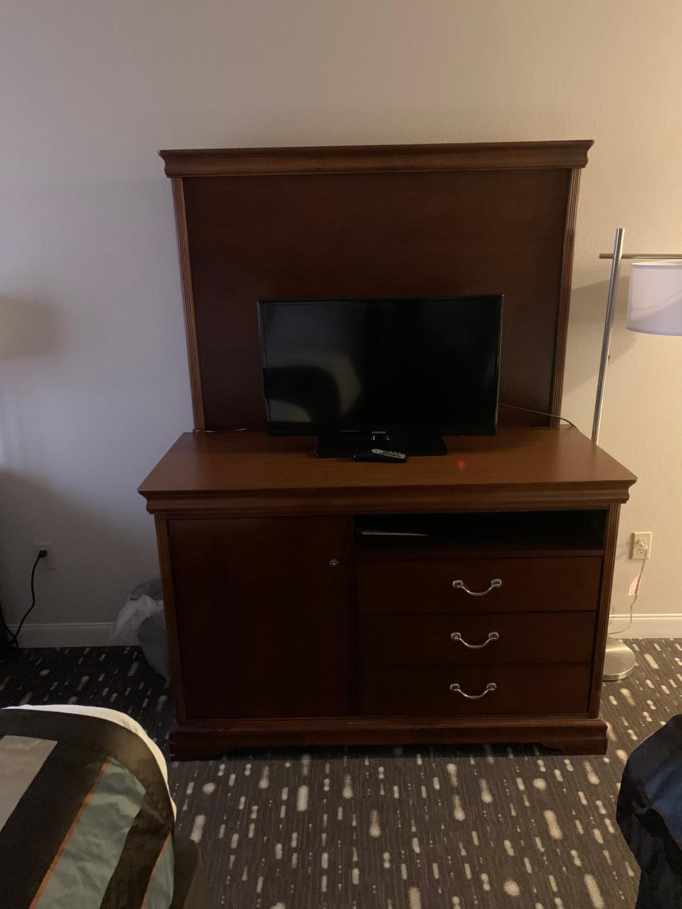 Queen Room with Two Queen Beds and Mobility/Hearing Access - Non-Smoking - Photo 4