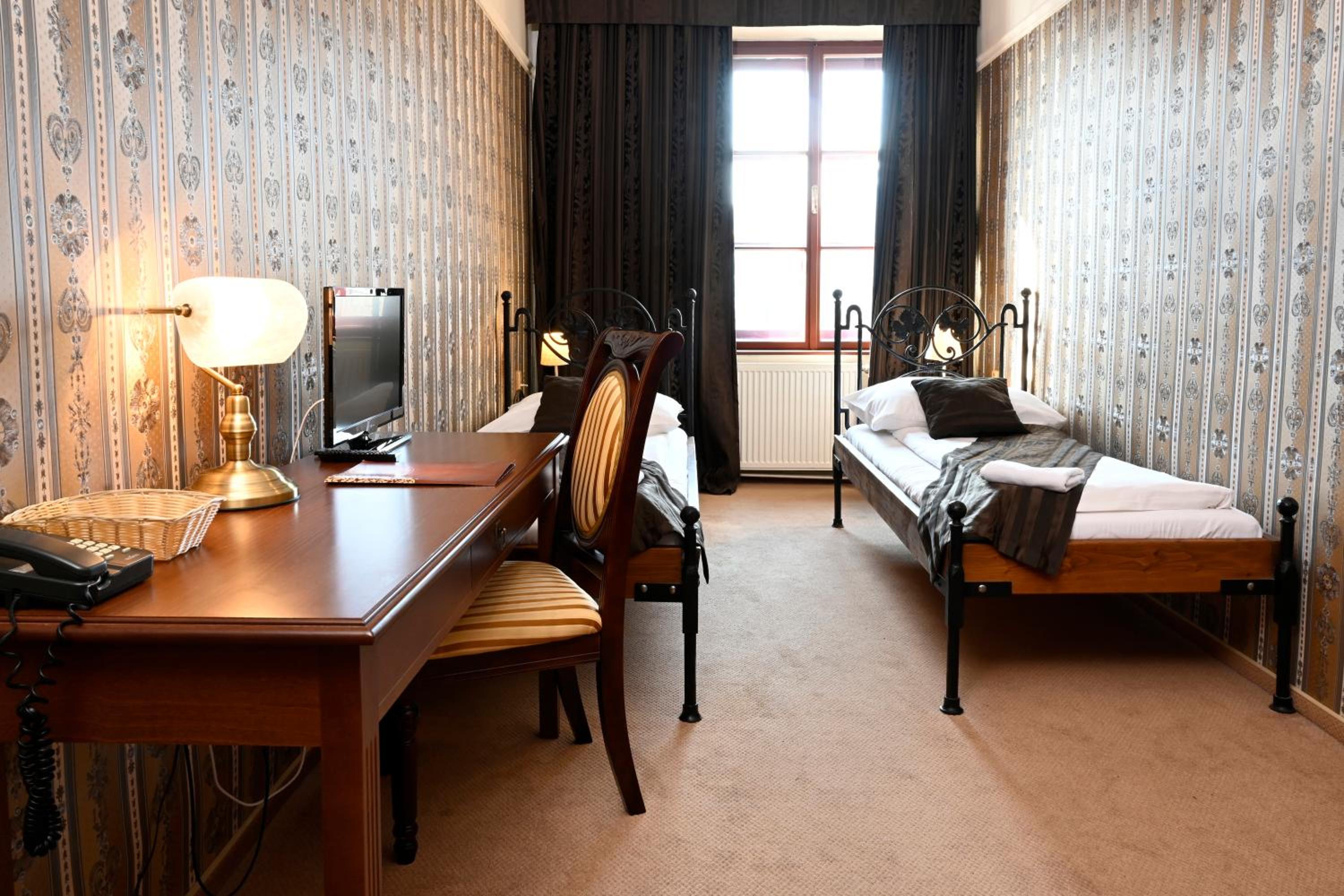 Twin Room with City View photo 2