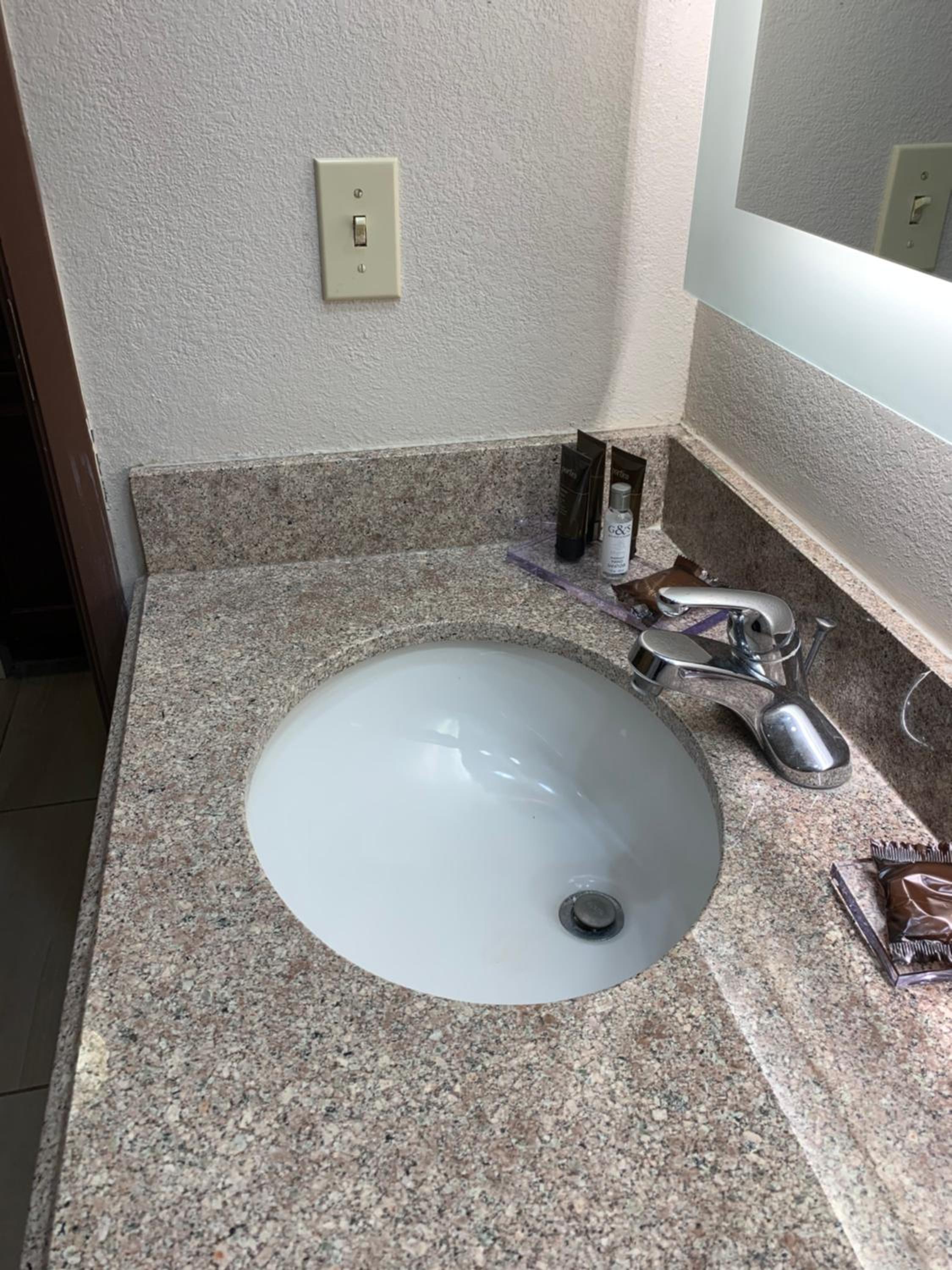 King Room with Mobility/Hearing Impaired Access - Non-Smoking - Photo 3