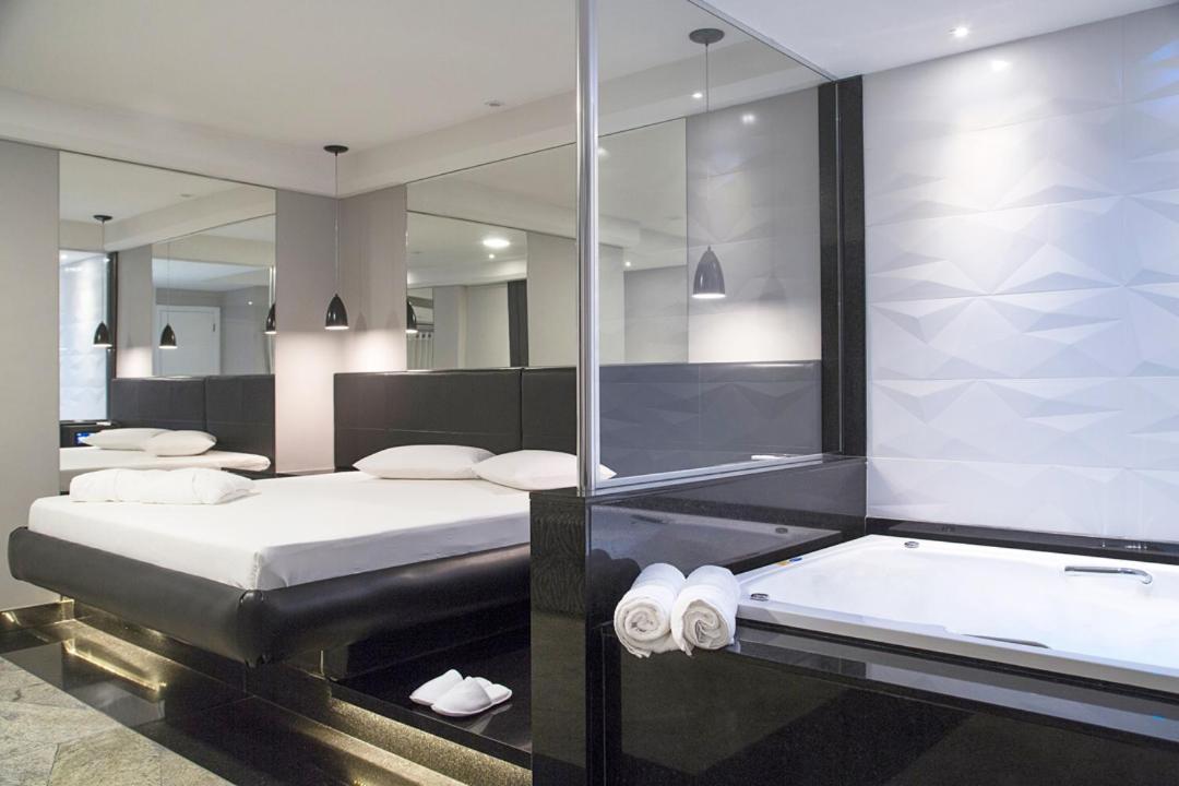 Queen Suite with Spa Bath - Photo 1