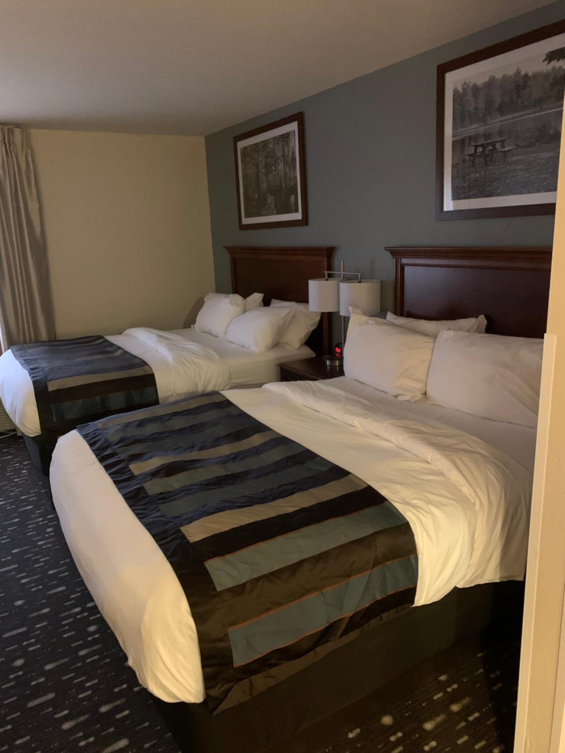 One-Bedroom Deluxe Suite with Two Queen Beds - Non-Smoking - Photo 6