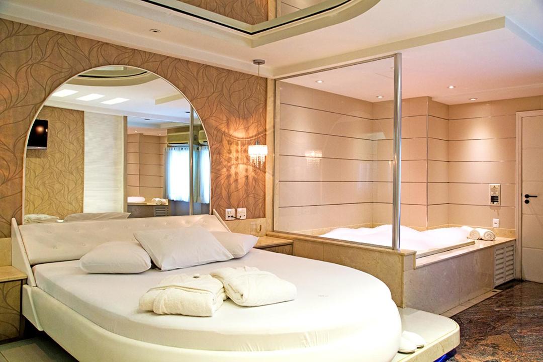 Queen Suite with Spa Bath - Photo 4