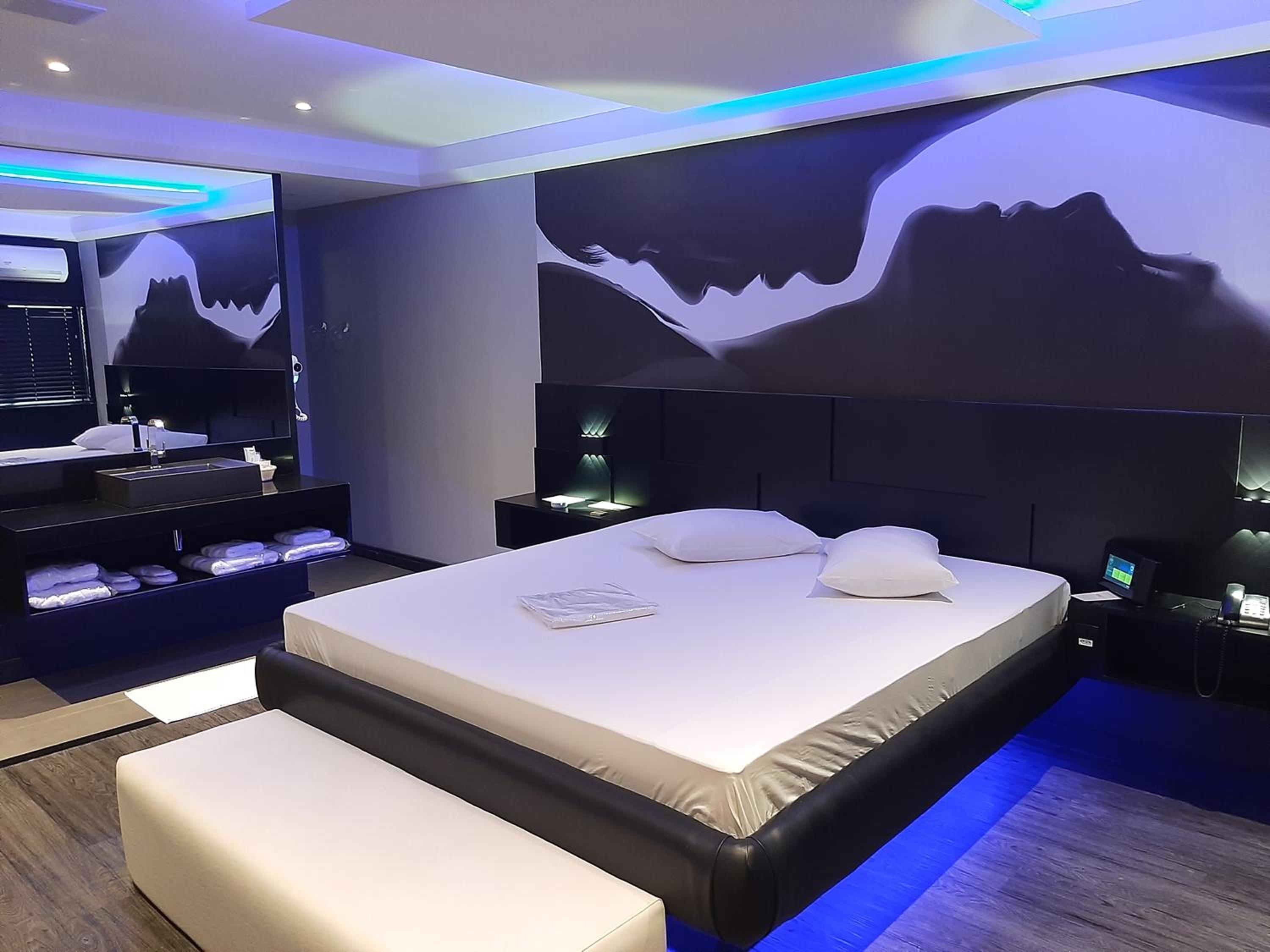 Superior Suite - Photo 11