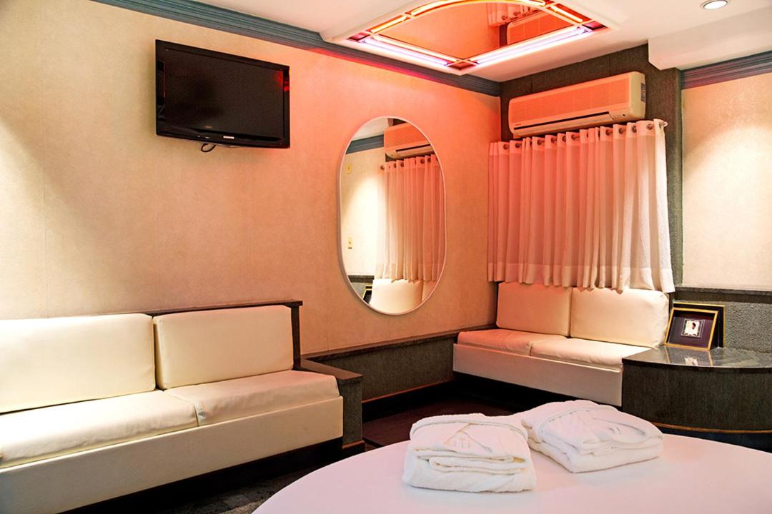 Suite with Spa Bath - Photo 1