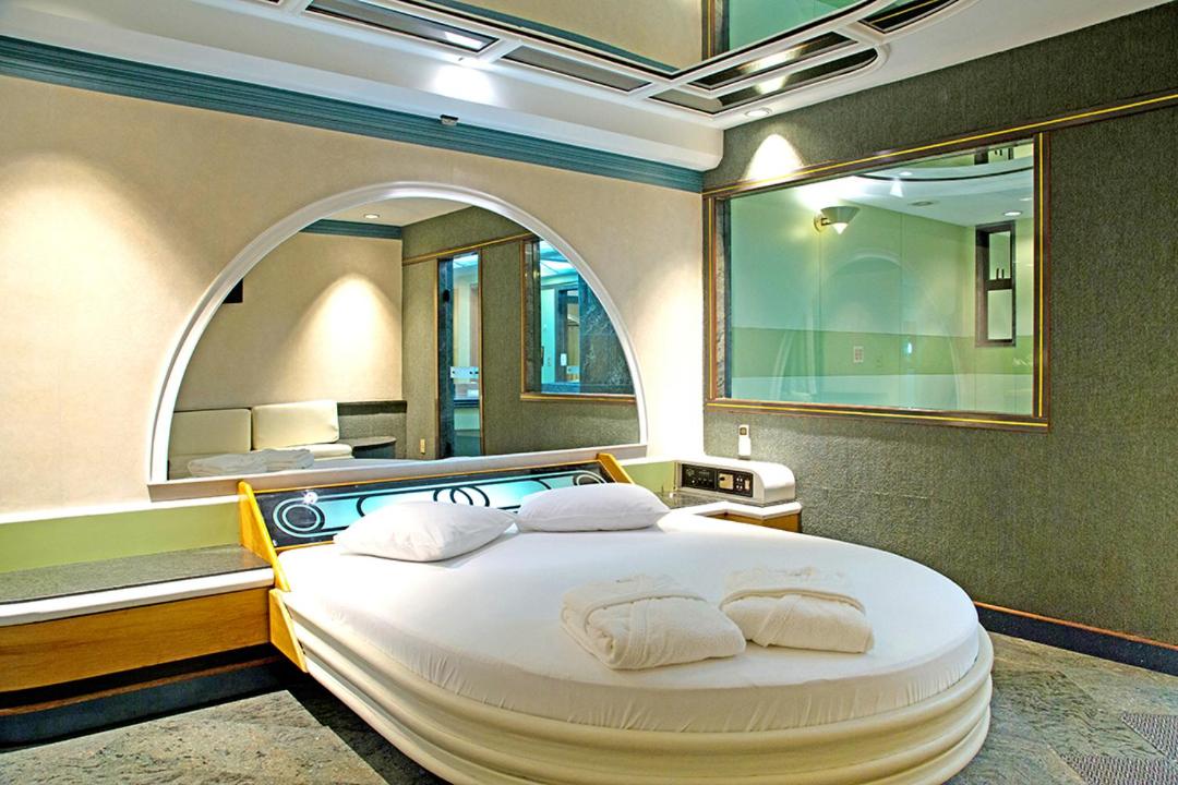 Suite With Private Pool - Photo 1