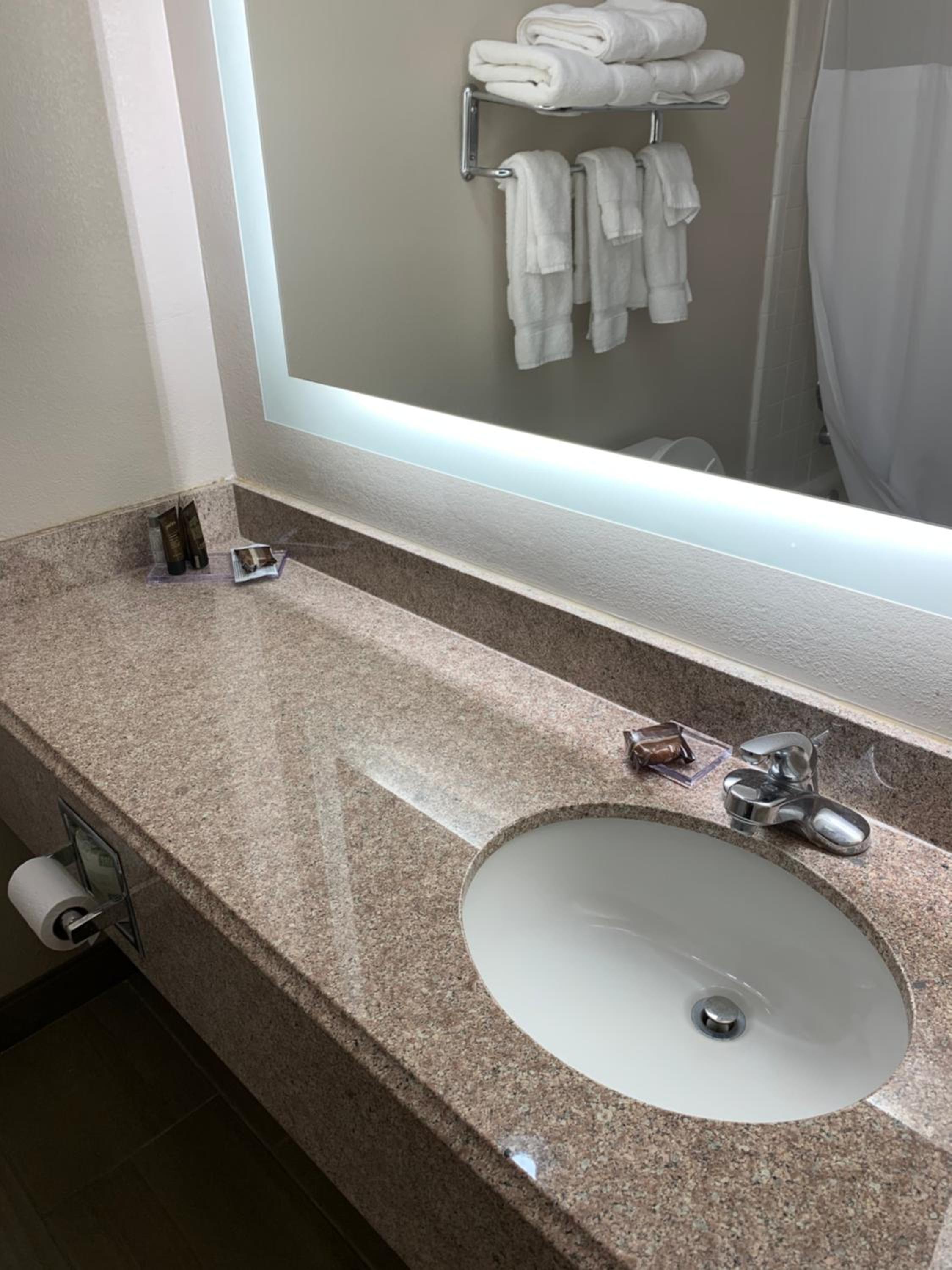 King Room with Mobility/Hearing Impaired Access - Non-Smoking - Photo 5