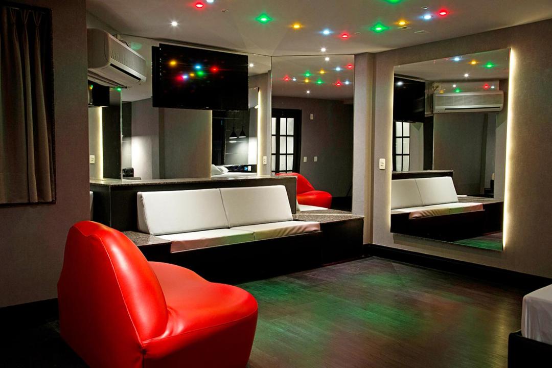 Deluxe King Suite - Photo 3
