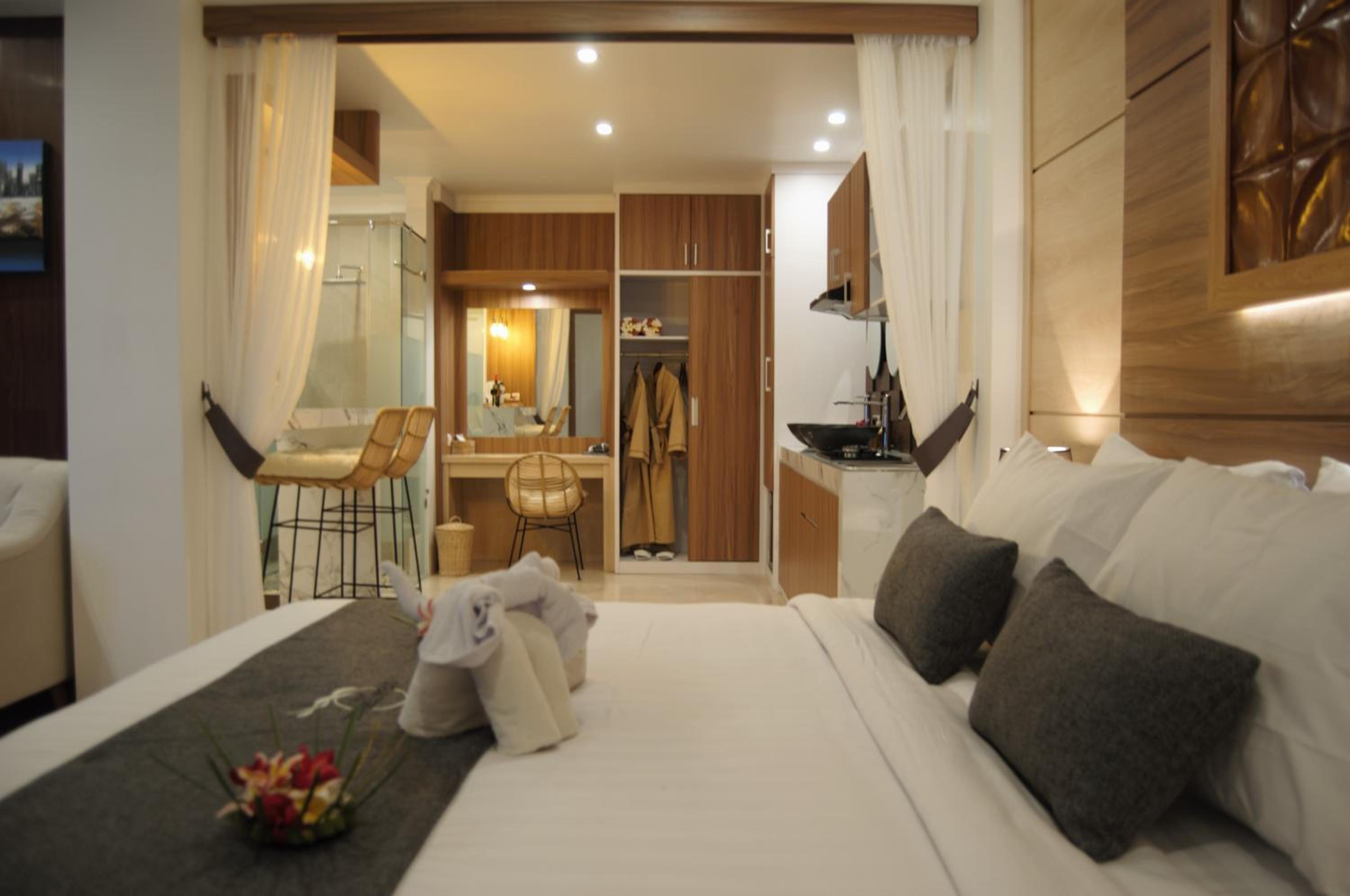 One-Bedroom Suite - Photo 111