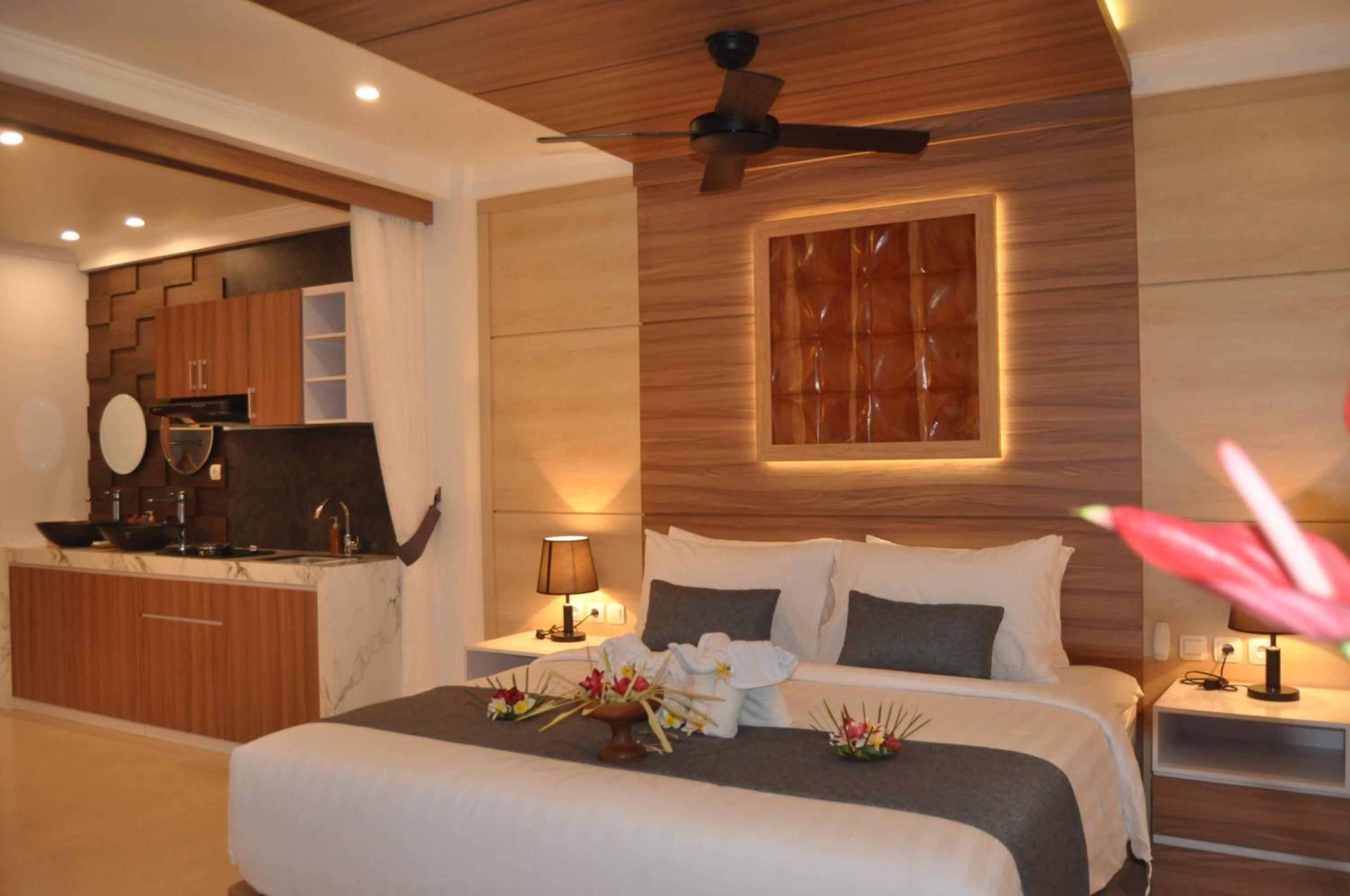 One-Bedroom Suite - Photo 107